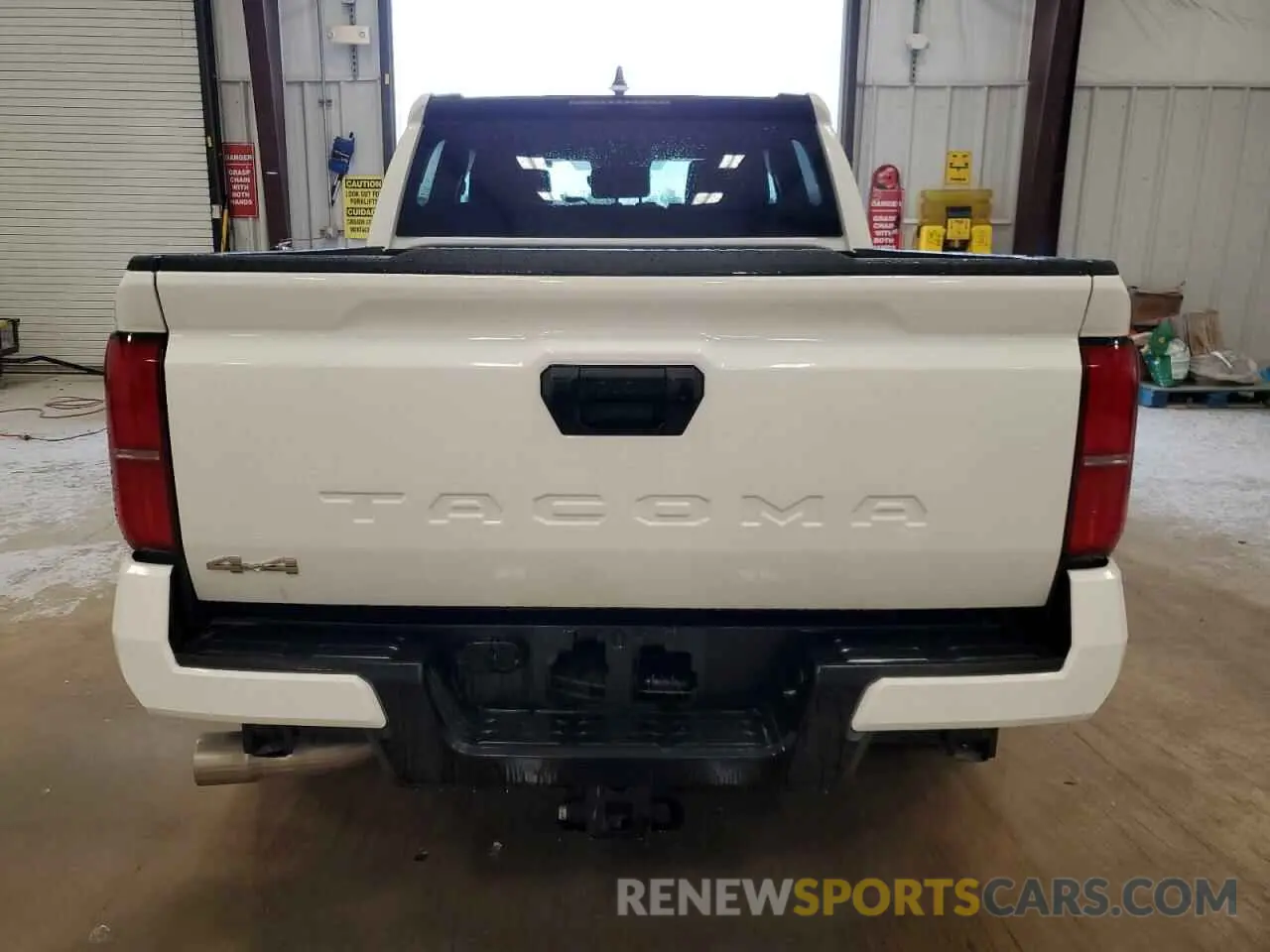 6 Photograph of a damaged car 3TMLB5JN8SM107196 TOYOTA TACOMA 2025