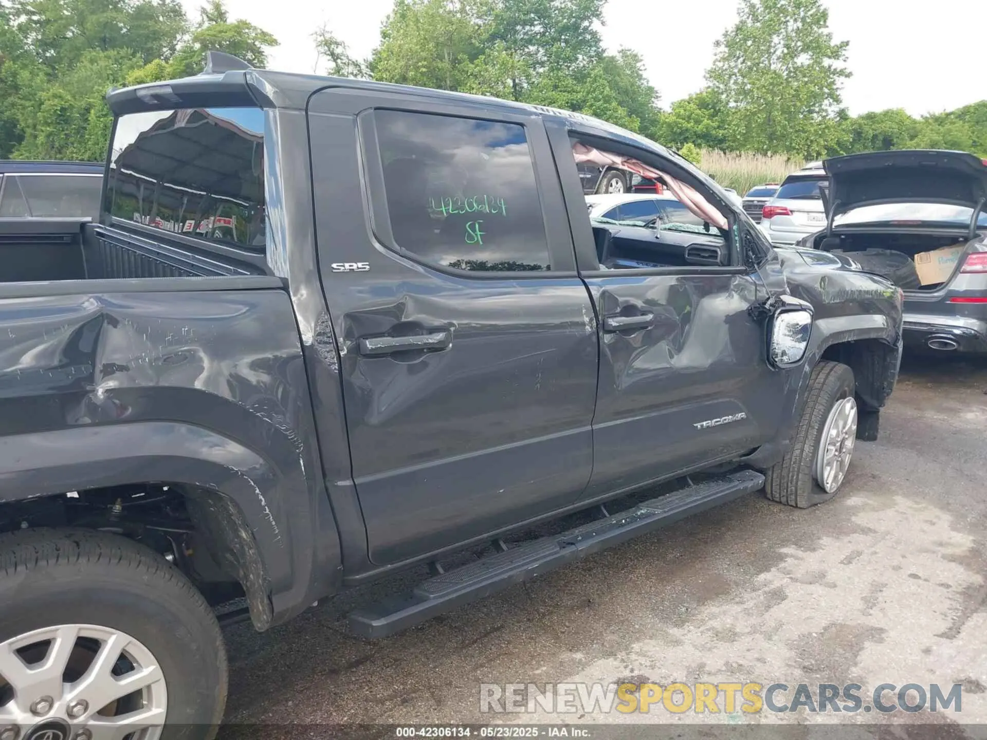 14 Photograph of a damaged car 3TMLB5JNXSM130396 TOYOTA TACOMA 2025