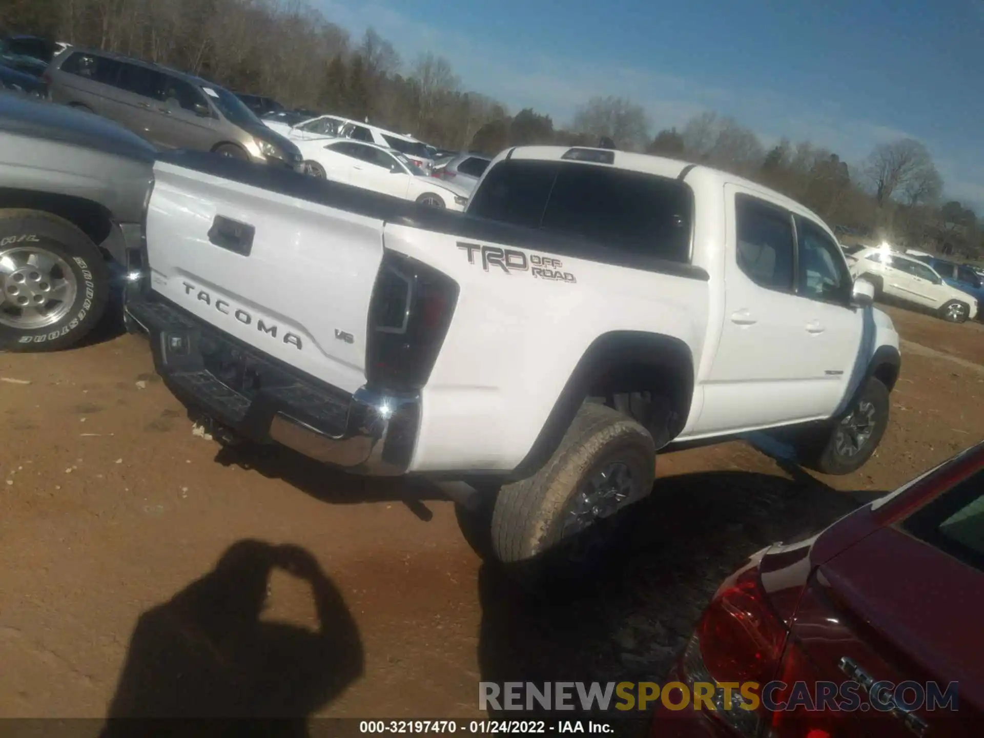 4 Photograph of a damaged car 3TMAZ5CN0KM086795 TOYOTA TACOMA 2WD 2019