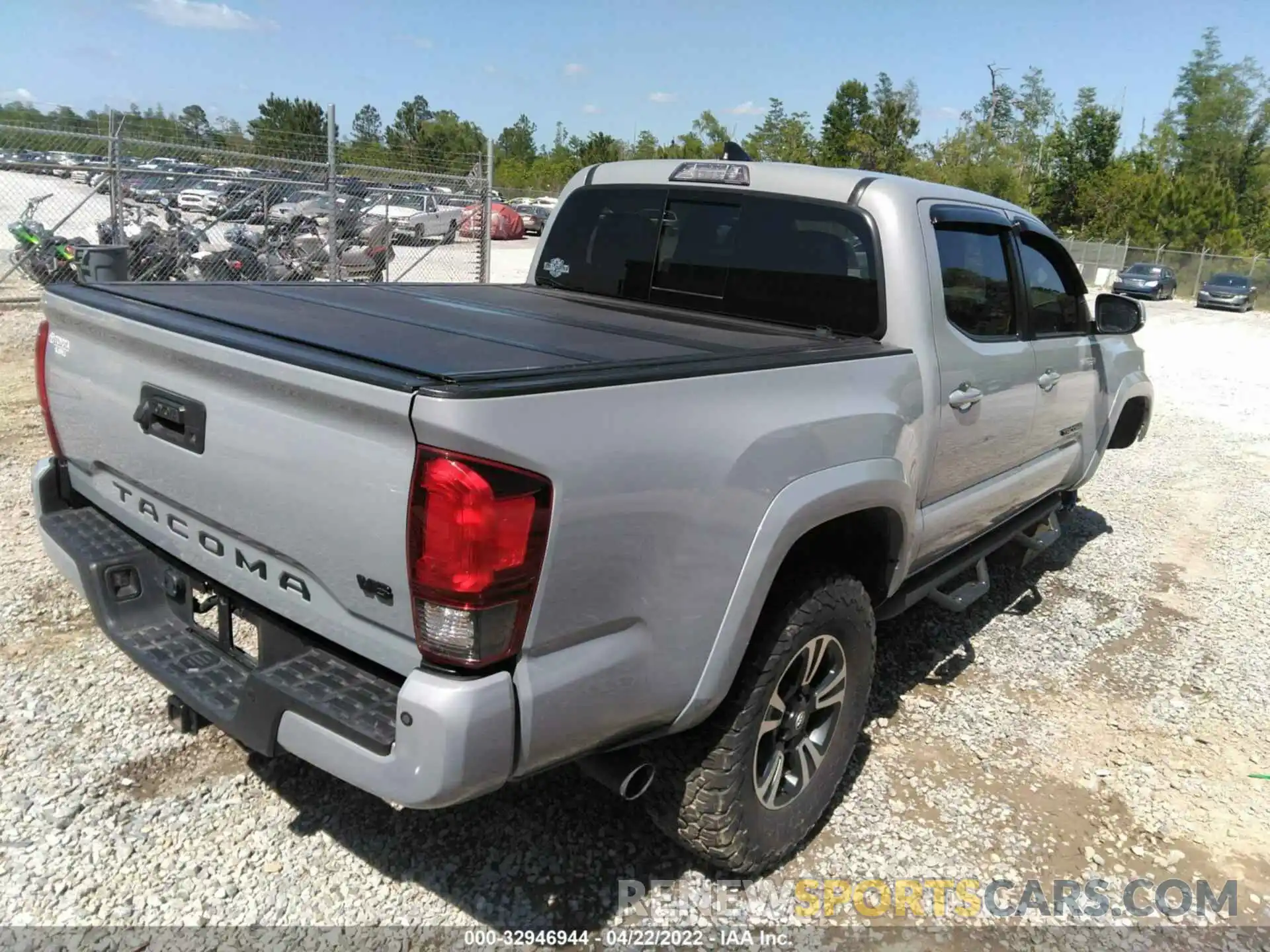 4 Photograph of a damaged car 3TMAZ5CN2KM086474 TOYOTA TACOMA 2WD 2019