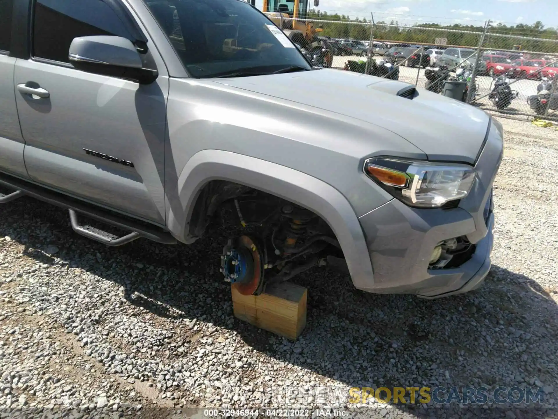 6 Photograph of a damaged car 3TMAZ5CN2KM086474 TOYOTA TACOMA 2WD 2019