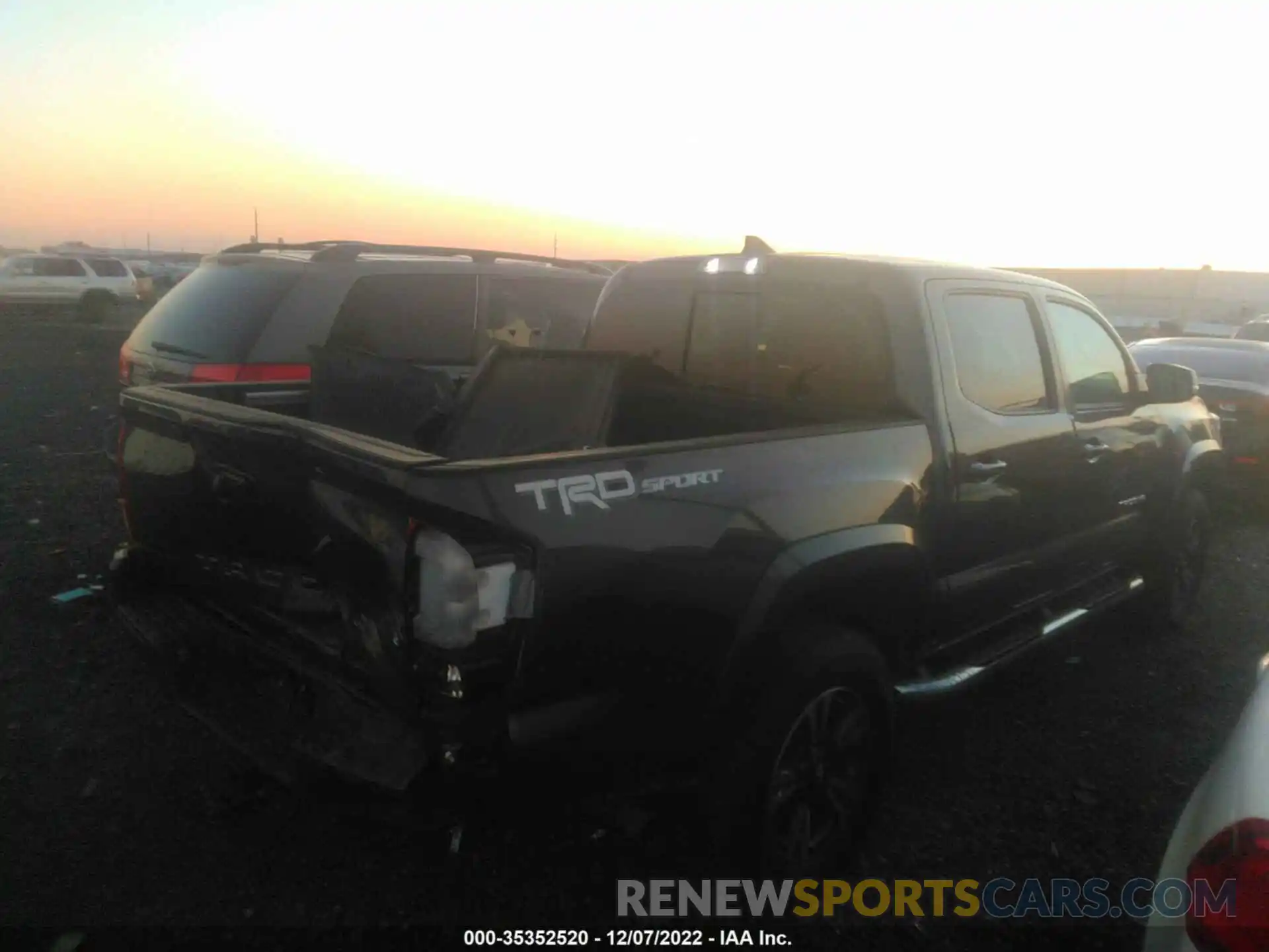 4 Photograph of a damaged car 3TMAZ5CN2KM099645 TOYOTA TACOMA 2WD 2019