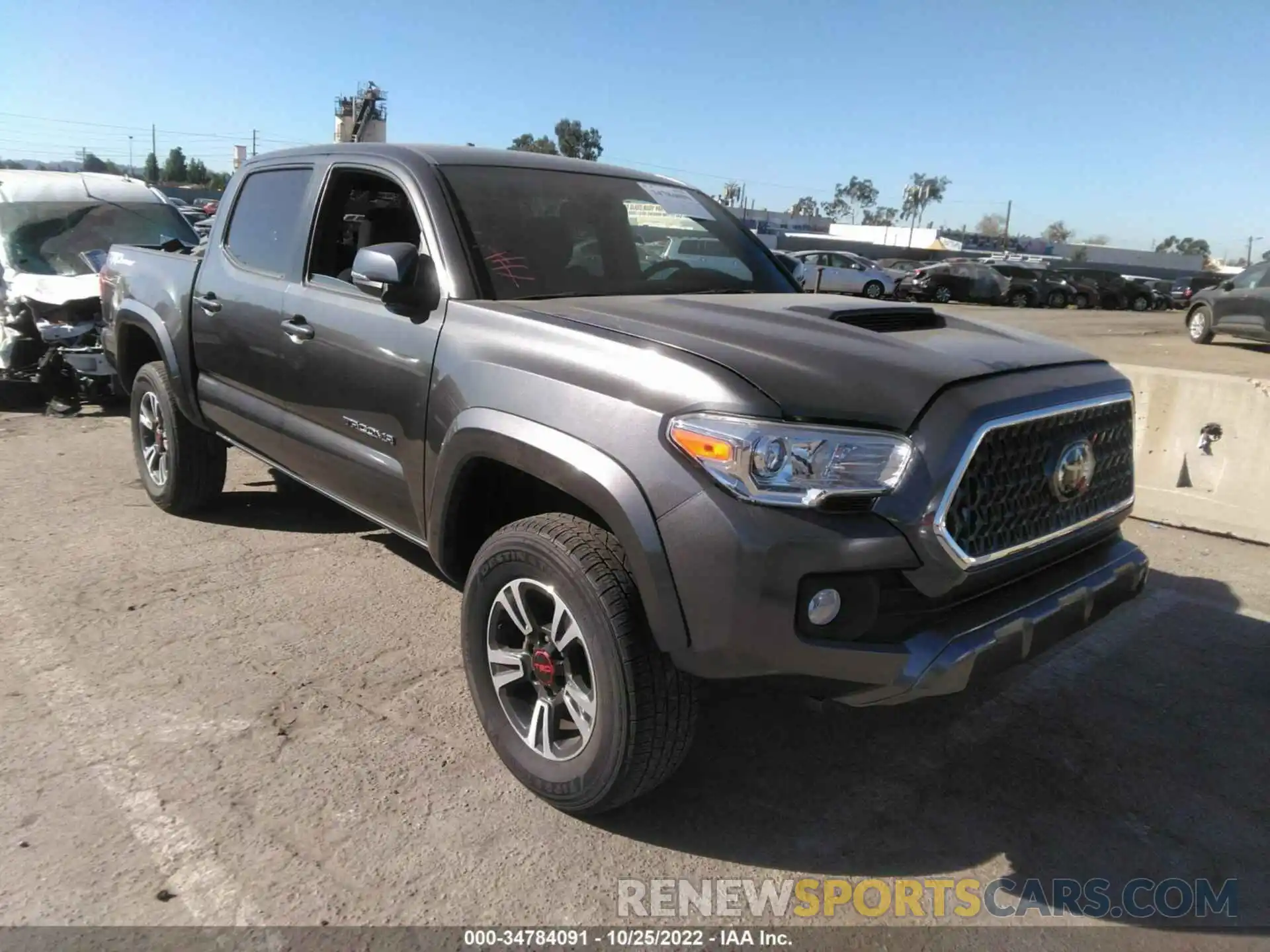 1 Photograph of a damaged car 3TMAZ5CN5KM114087 TOYOTA TACOMA 2WD 2019