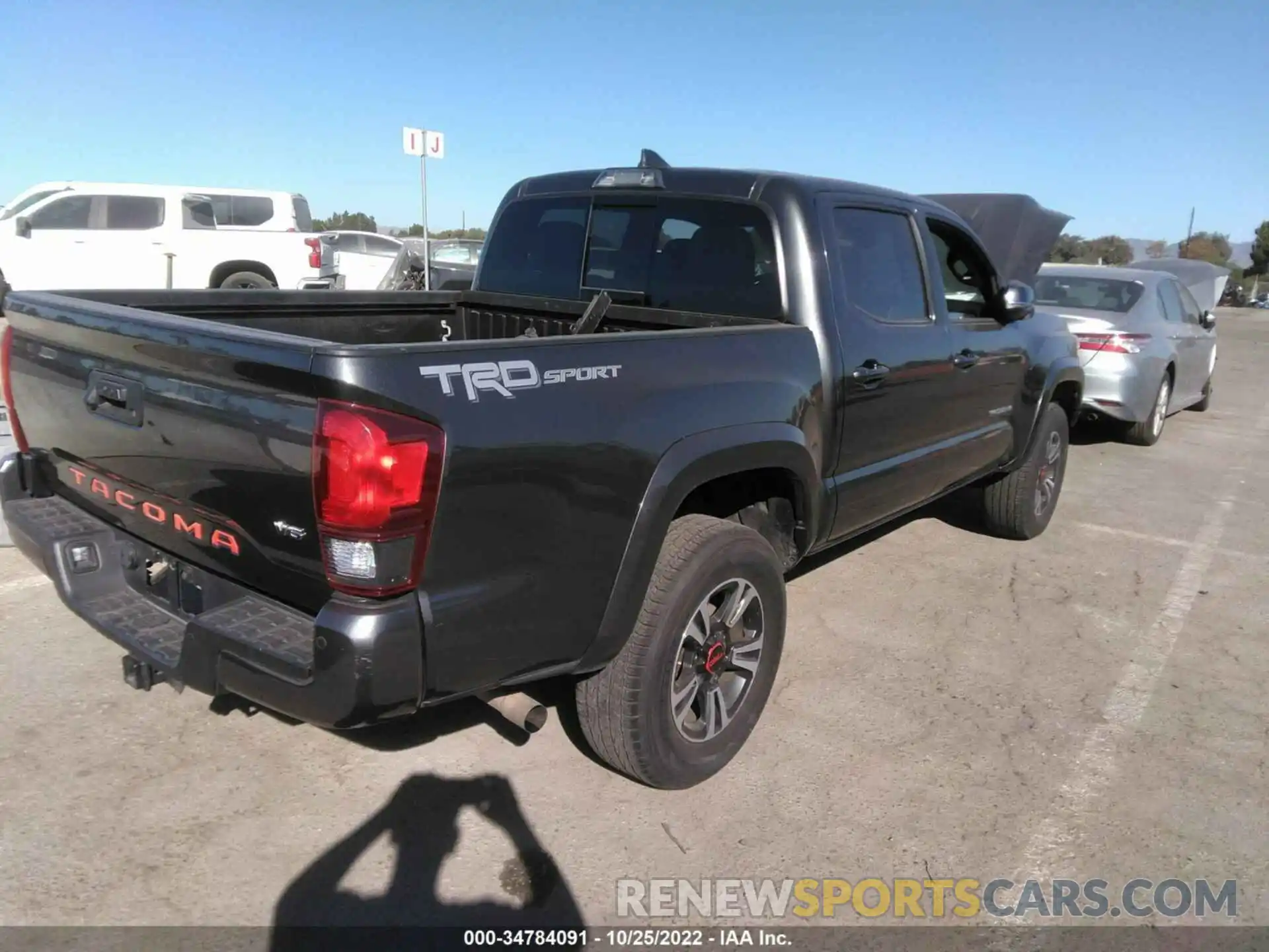 4 Photograph of a damaged car 3TMAZ5CN5KM114087 TOYOTA TACOMA 2WD 2019