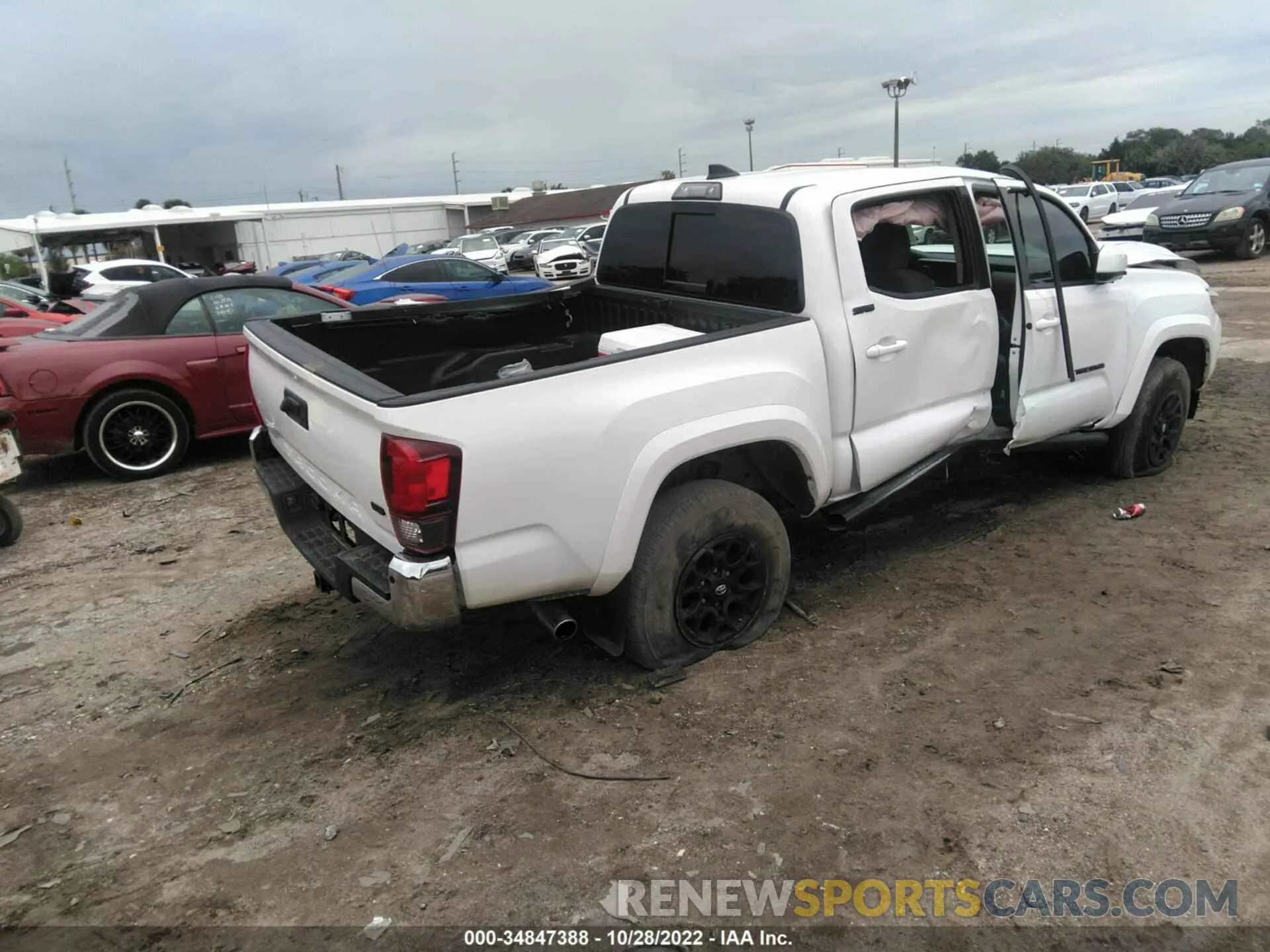 4 Photograph of a damaged car 3TMAZ5CN7KM114172 TOYOTA TACOMA 2WD 2019