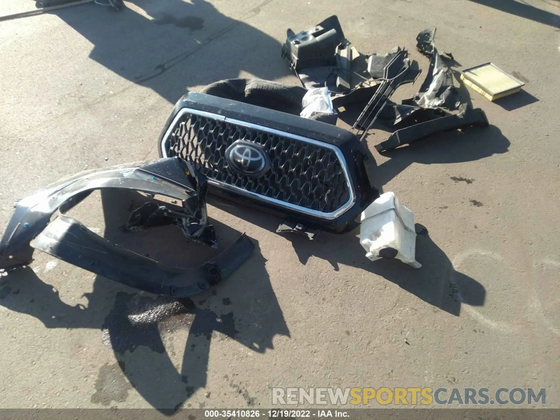 12 Photograph of a damaged car 3TMAZ5CNXKM085914 TOYOTA TACOMA 2WD 2019