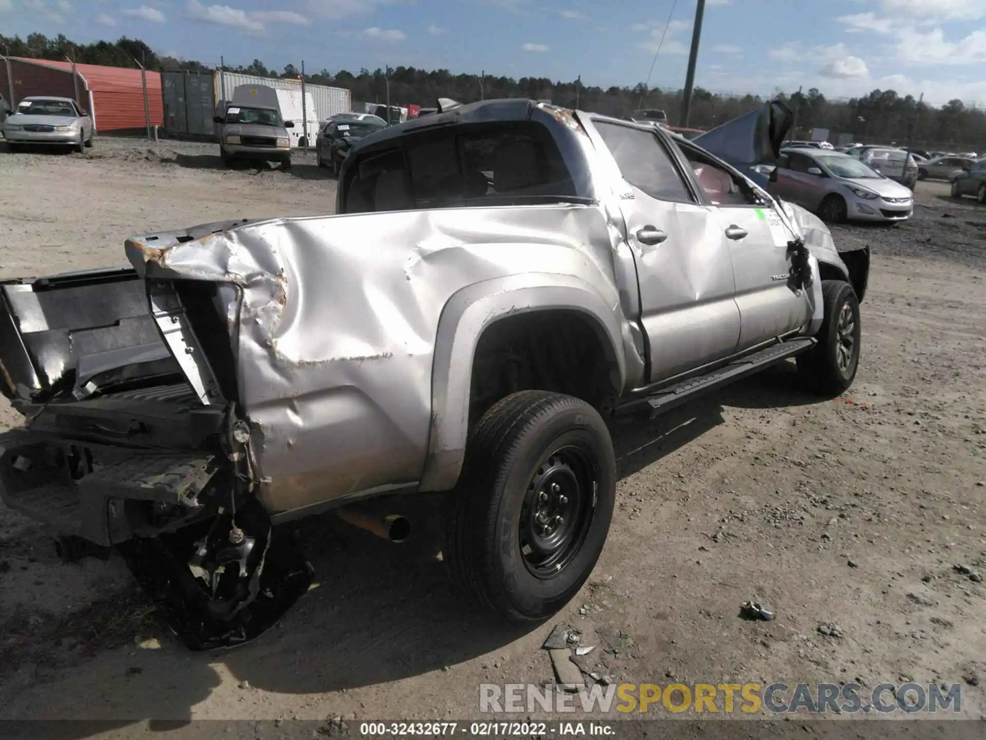 4 Photograph of a damaged car 3TMAZ5CNXKM095519 TOYOTA TACOMA 2WD 2019