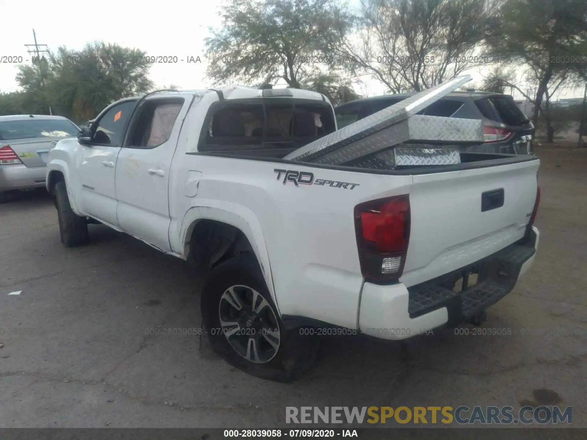 3 Photograph of a damaged car 5TFAZ5CN2KX076473 TOYOTA TACOMA 2WD 2019