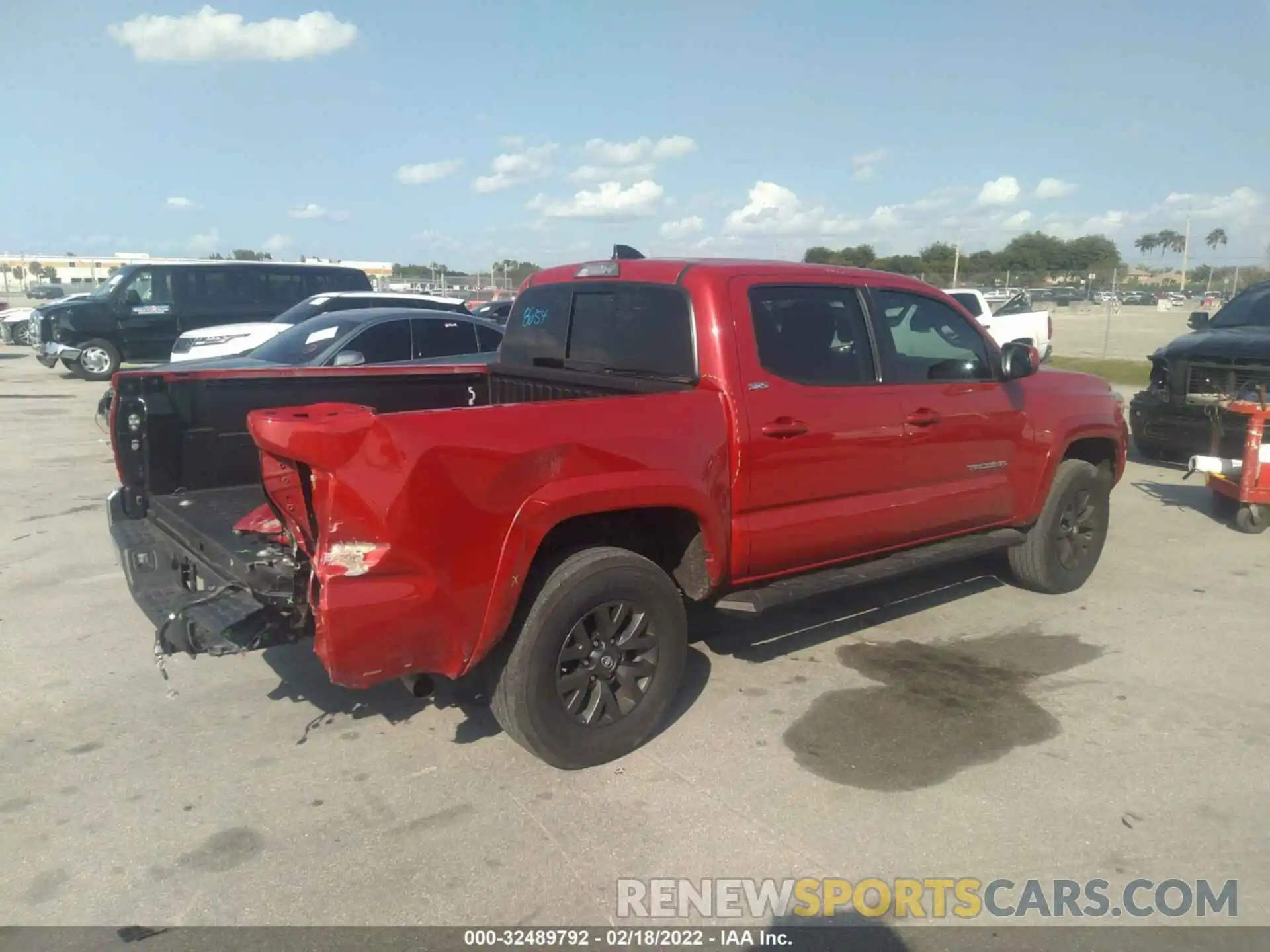 4 Photograph of a damaged car 3TMAZ5CN9LM116281 TOYOTA TACOMA 2WD 2020