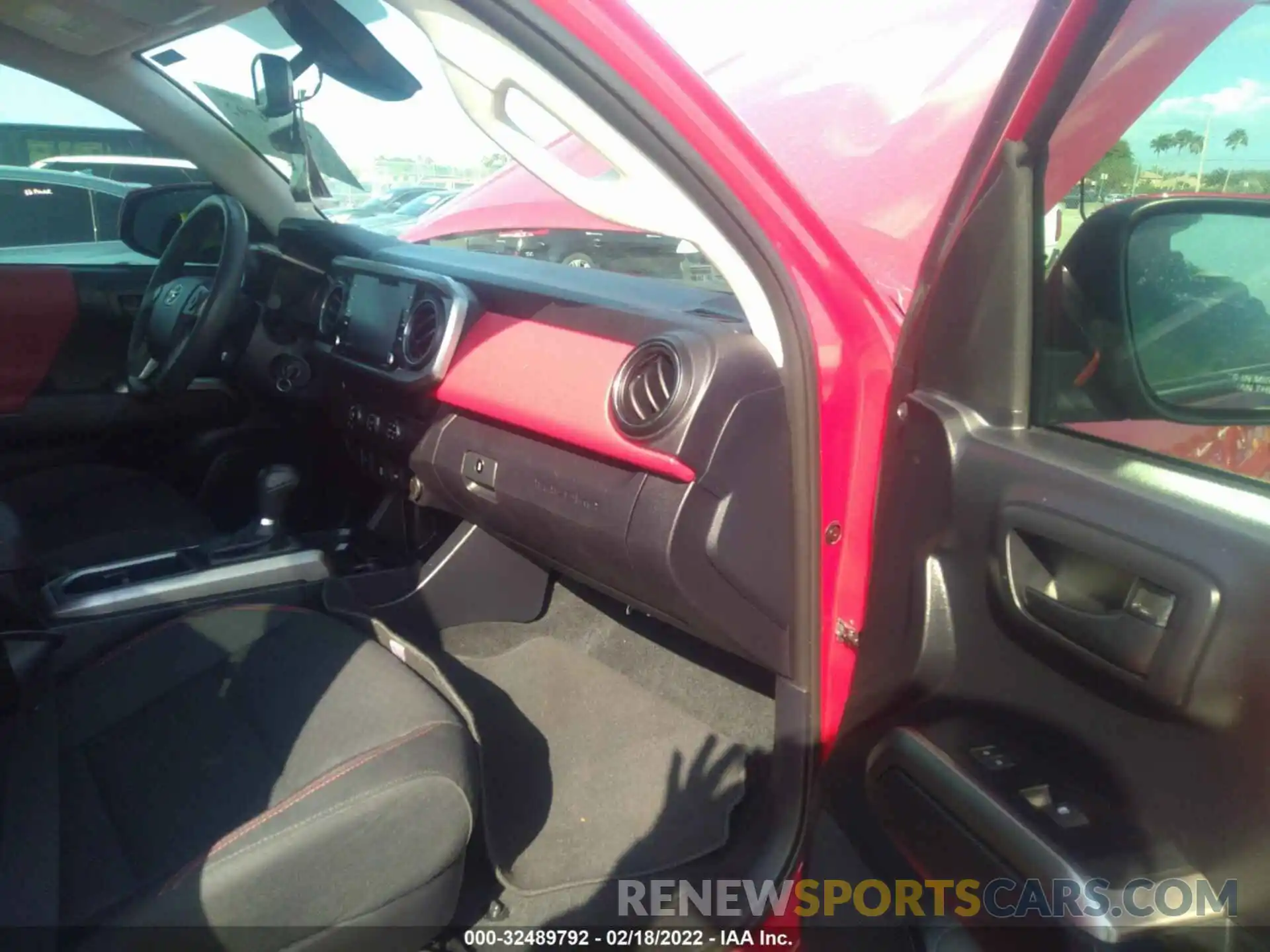 5 Photograph of a damaged car 3TMAZ5CN9LM116281 TOYOTA TACOMA 2WD 2020