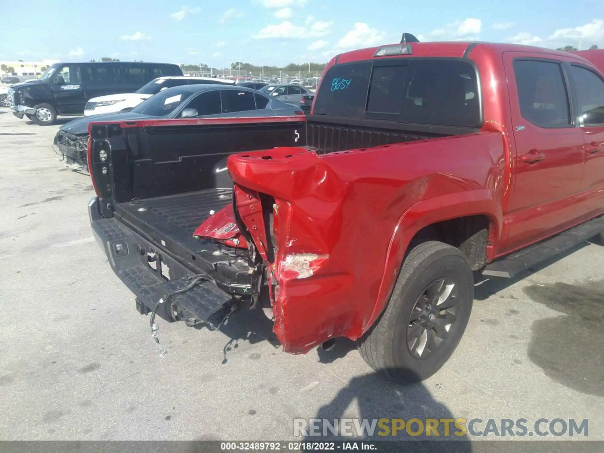 6 Photograph of a damaged car 3TMAZ5CN9LM116281 TOYOTA TACOMA 2WD 2020