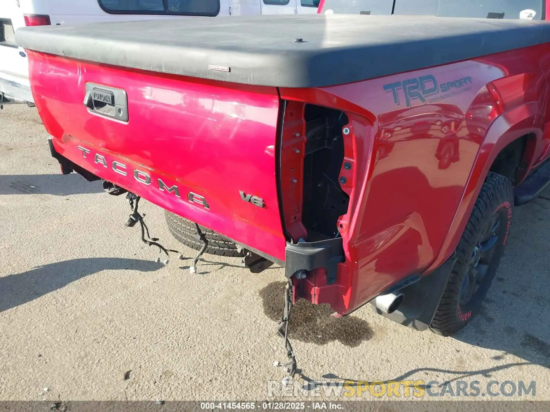 18 Photograph of a damaged car 3TMBZ5DN1LM024276 TOYOTA TACOMA 2WD 2020
