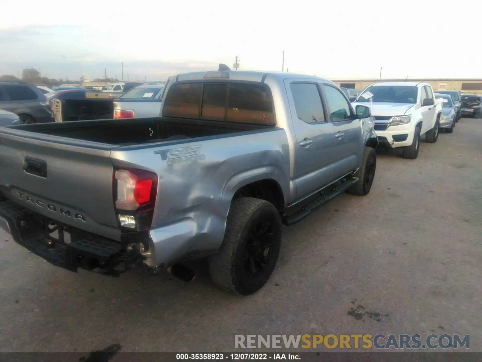 4 Photograph of a damaged car 5TFAX5GN1LX184813 TOYOTA TACOMA 2WD 2020