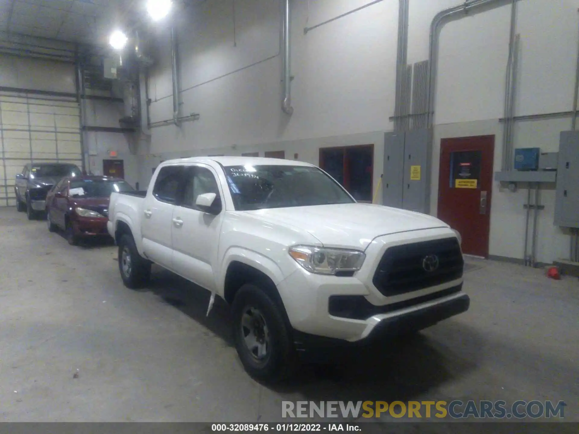 1 Photograph of a damaged car 5TFAX5GN4LX166838 TOYOTA TACOMA 2WD 2020