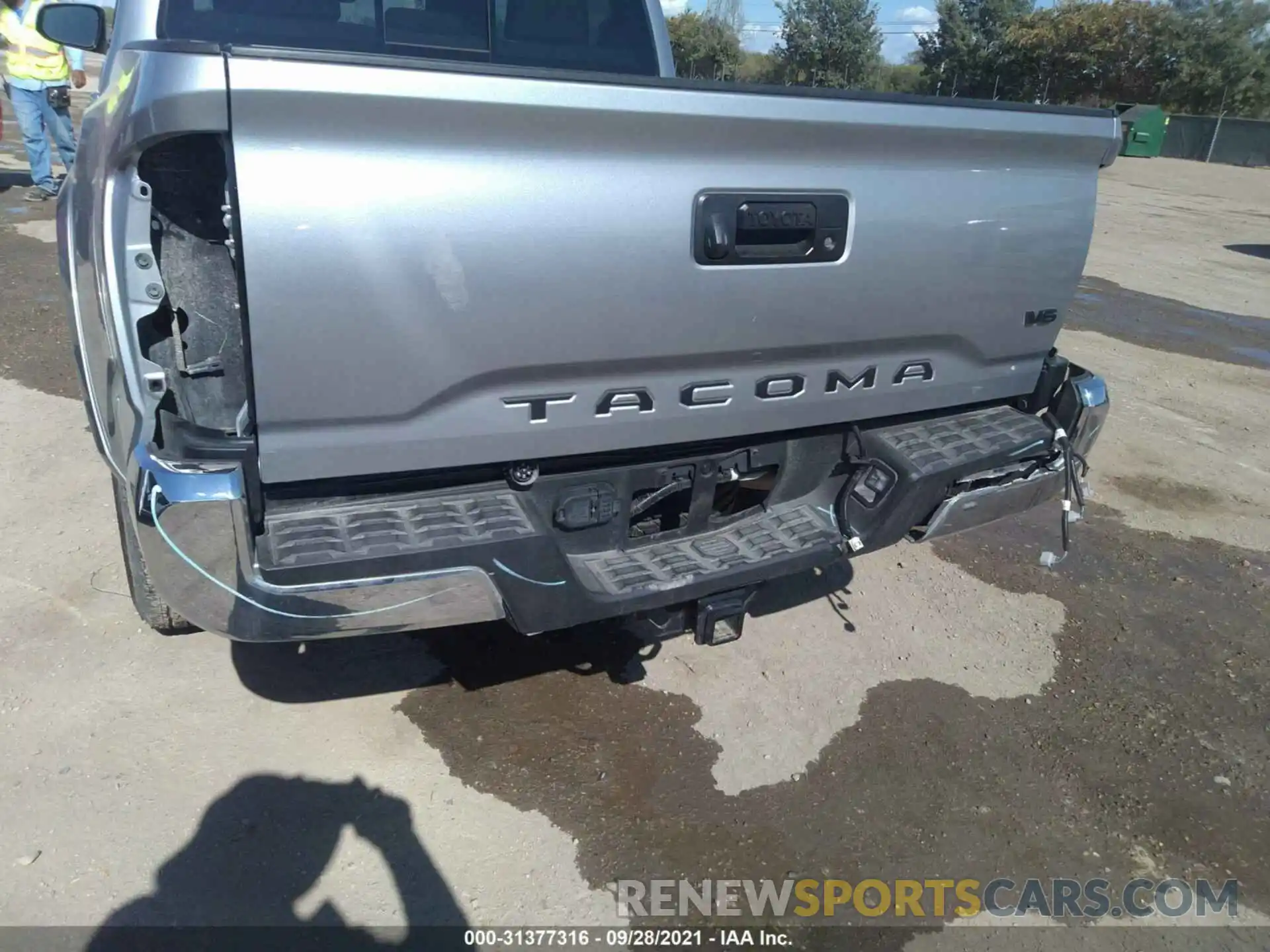 6 Photograph of a damaged car 5TFAZ5CN2LX094098 TOYOTA TACOMA 2WD 2020