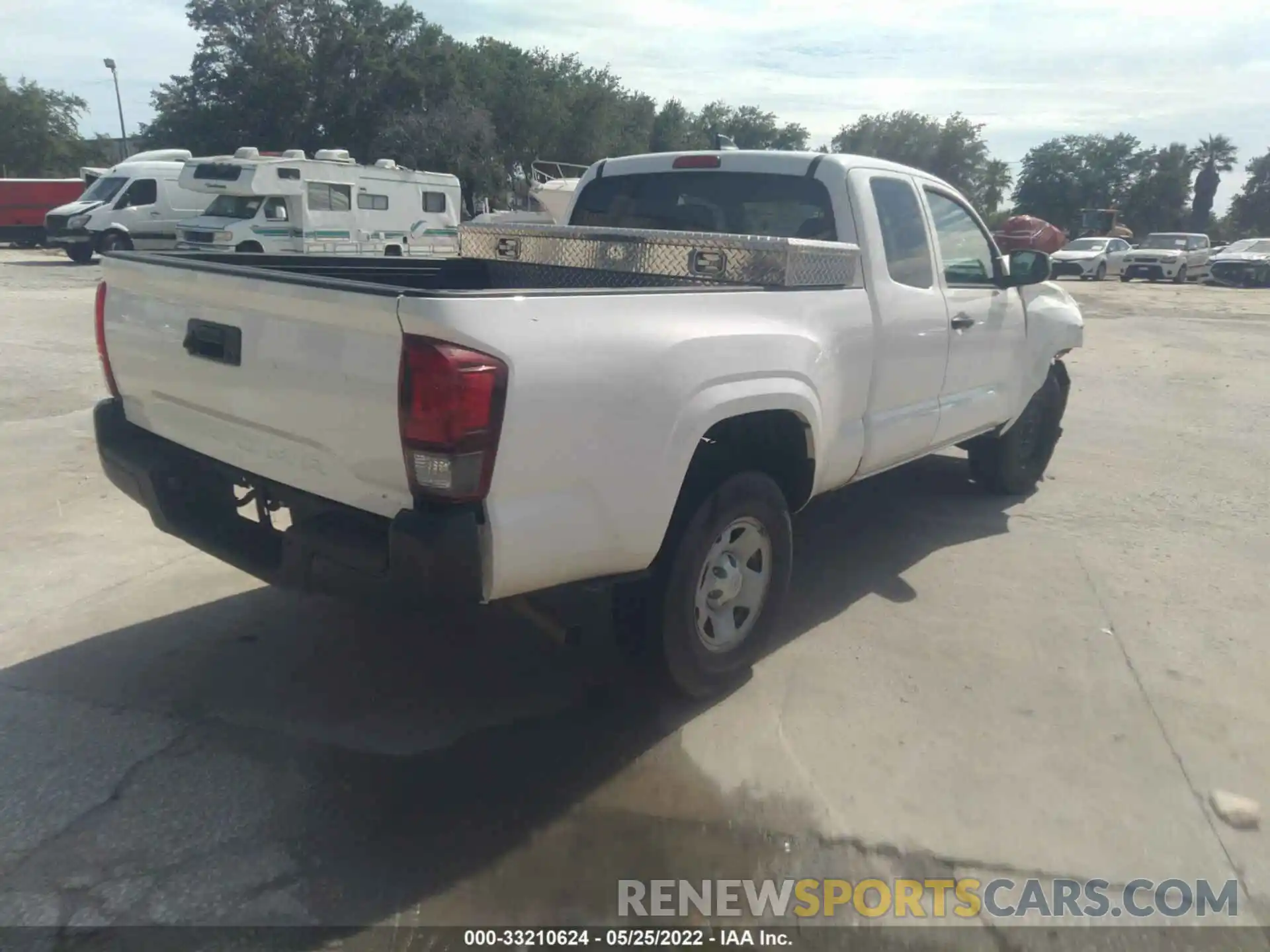 4 Photograph of a damaged car 5TFRX5GN3LX170334 TOYOTA TACOMA 2WD 2020