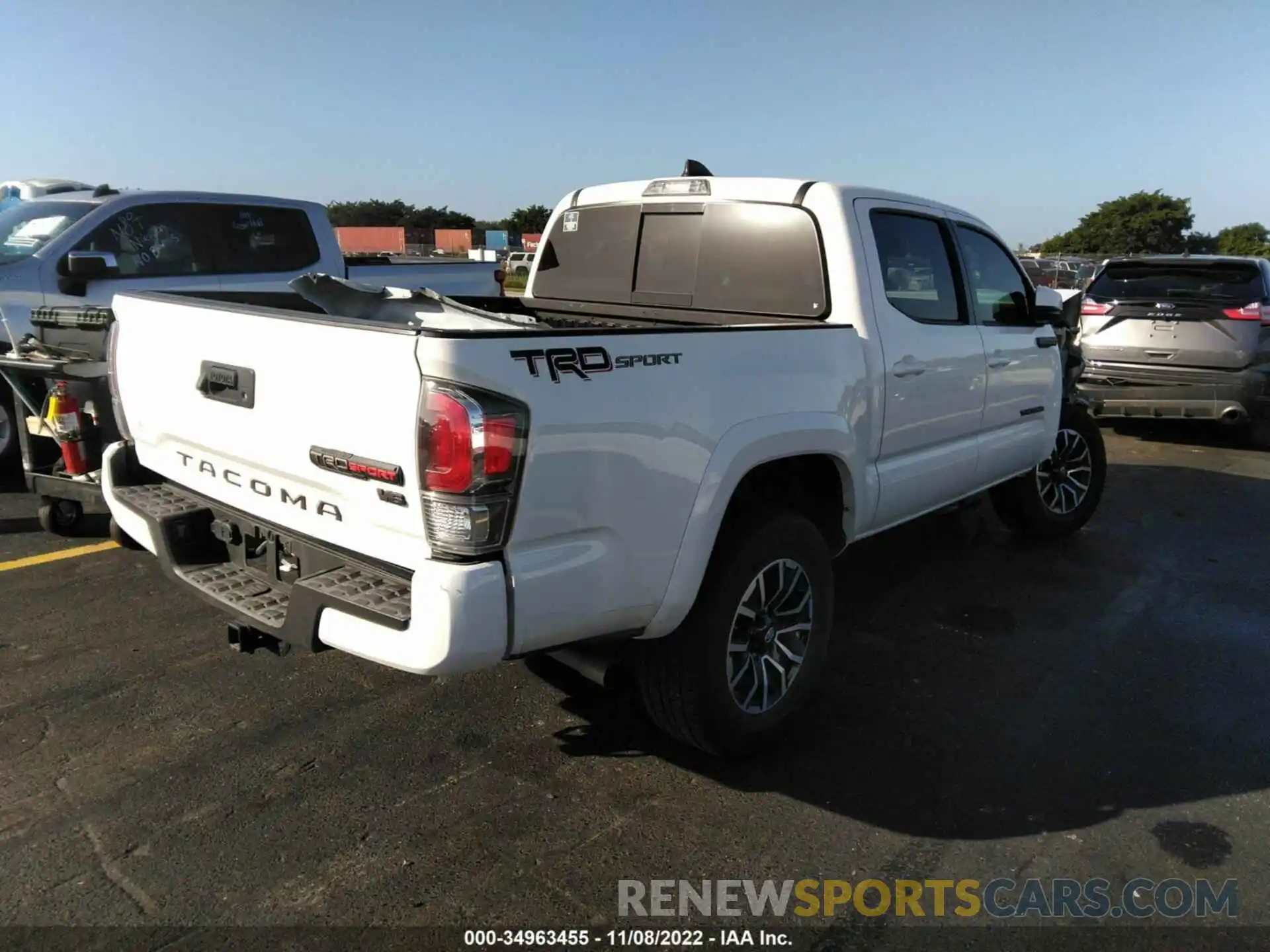 4 Photograph of a damaged car 3TYAZ5CN3MT003965 TOYOTA TACOMA 2WD 2021