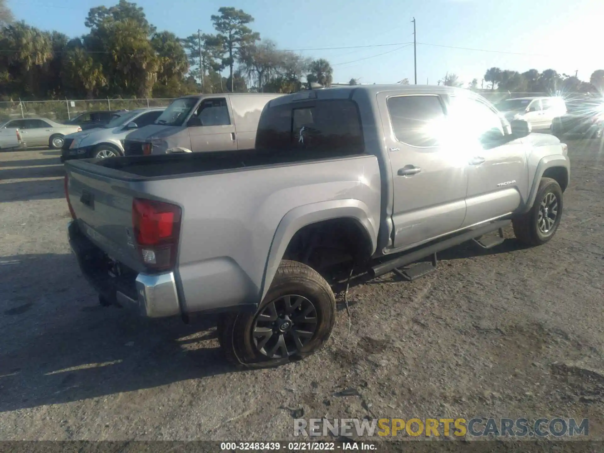 4 Photograph of a damaged car 5TFAZ5CNXMX100778 TOYOTA TACOMA 2WD 2021