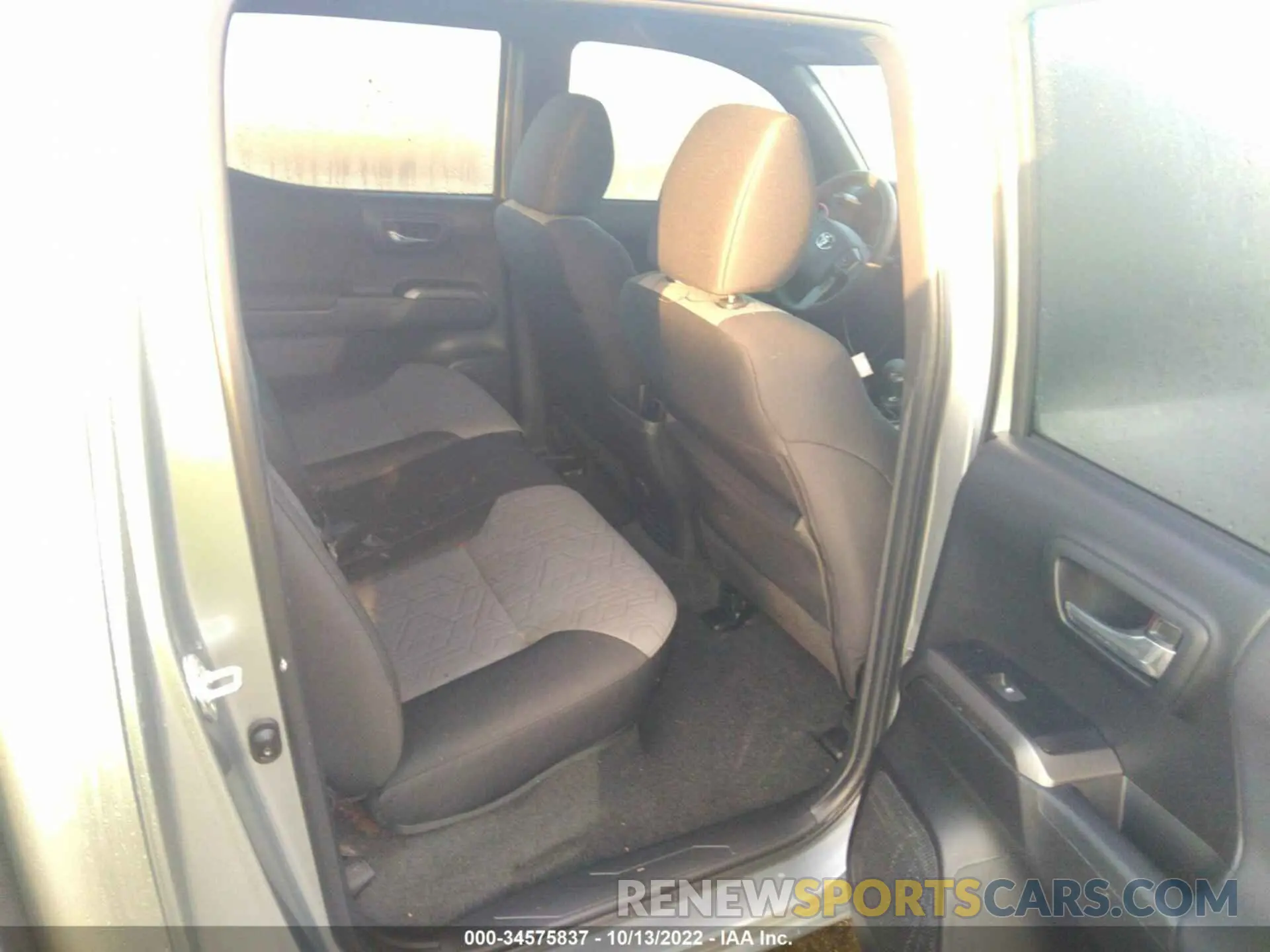 8 Photograph of a damaged car 3TMAZ5CN1NM187817 TOYOTA TACOMA 2WD 2022
