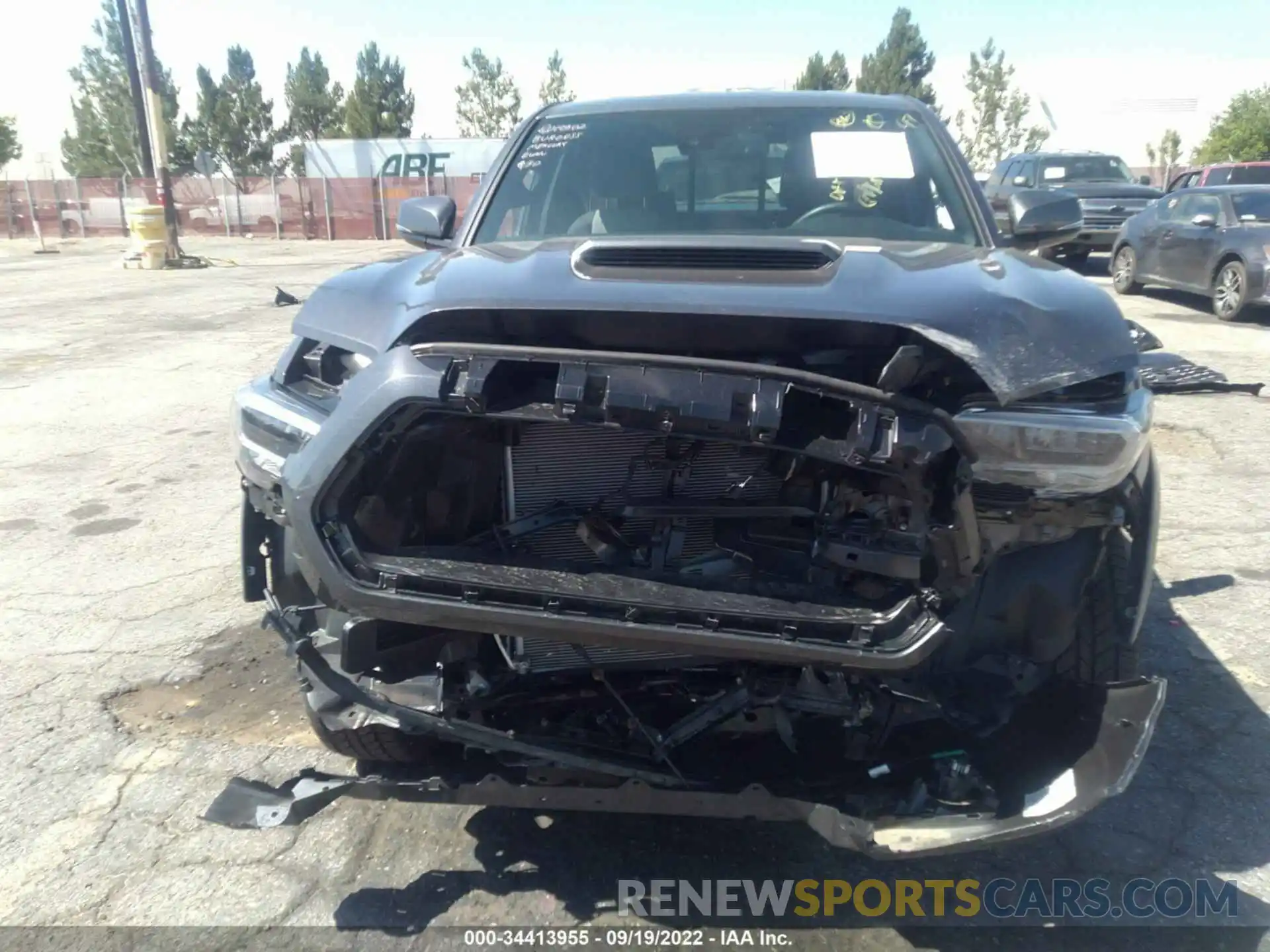 6 Photograph of a damaged car 3TYRZ5CN1NT015861 TOYOTA TACOMA 2WD 2022