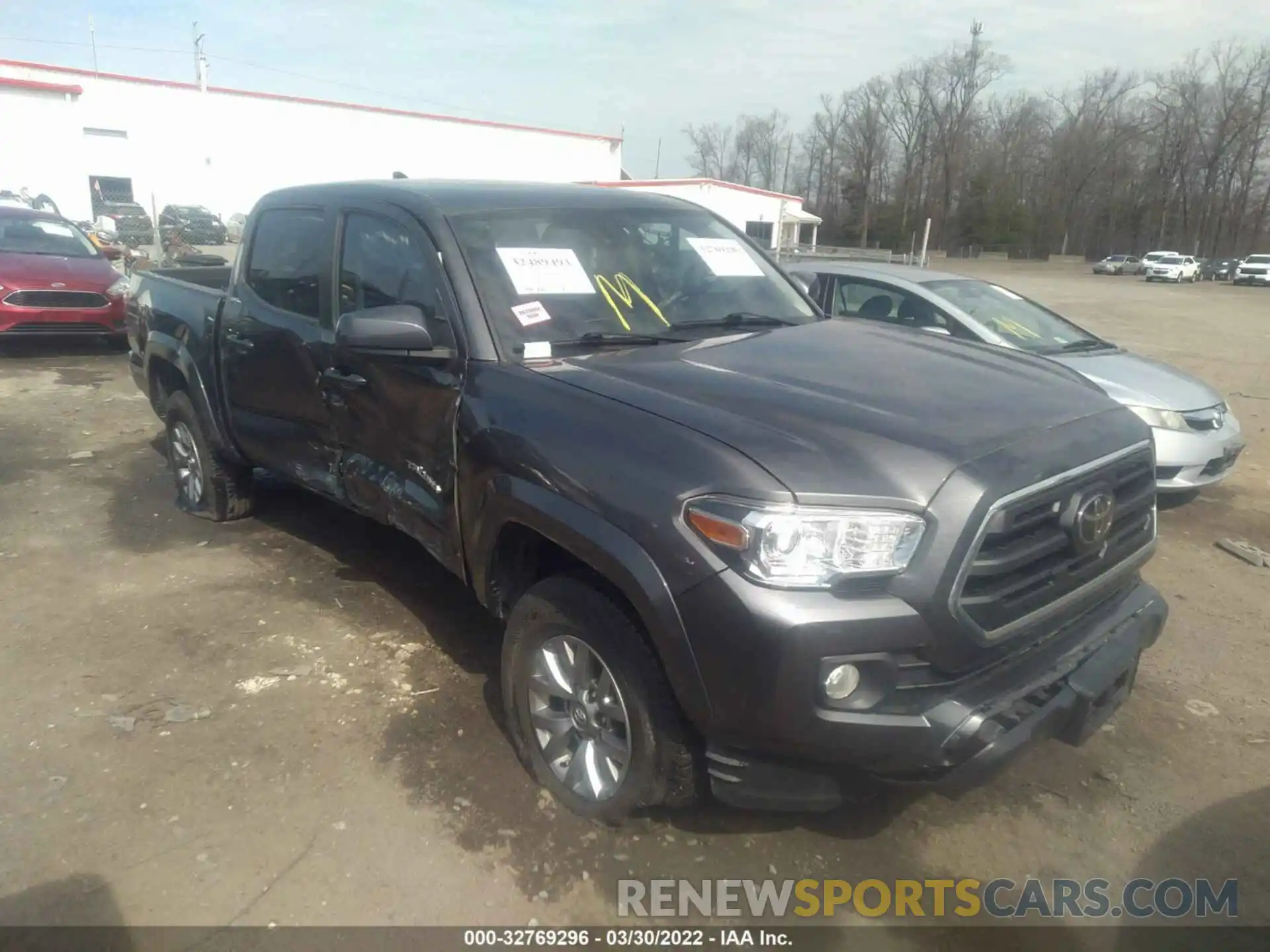 1 Photograph of a damaged car 3TMCZ5AN0KM235041 TOYOTA TACOMA 4WD 2019