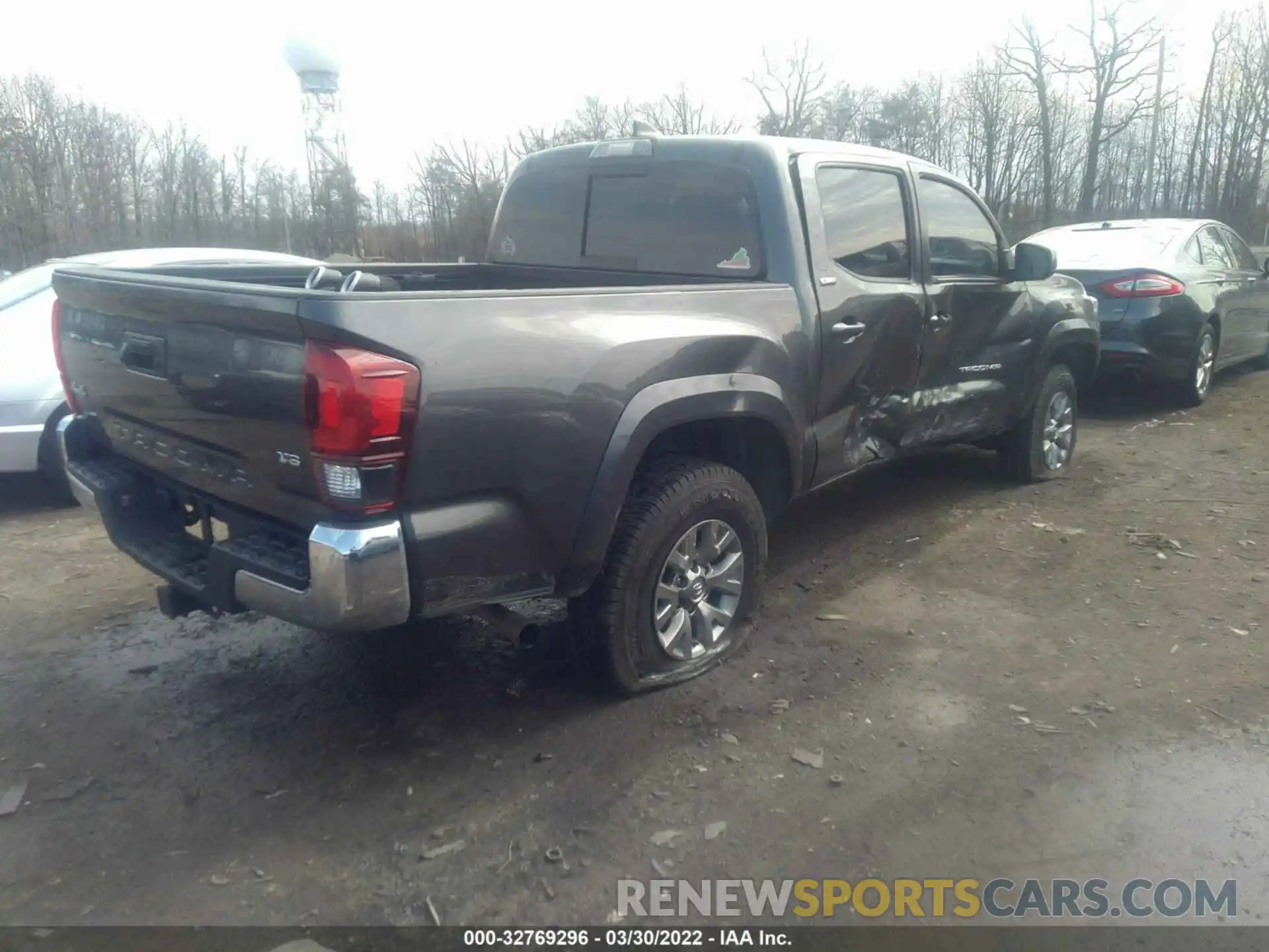 4 Photograph of a damaged car 3TMCZ5AN0KM235041 TOYOTA TACOMA 4WD 2019