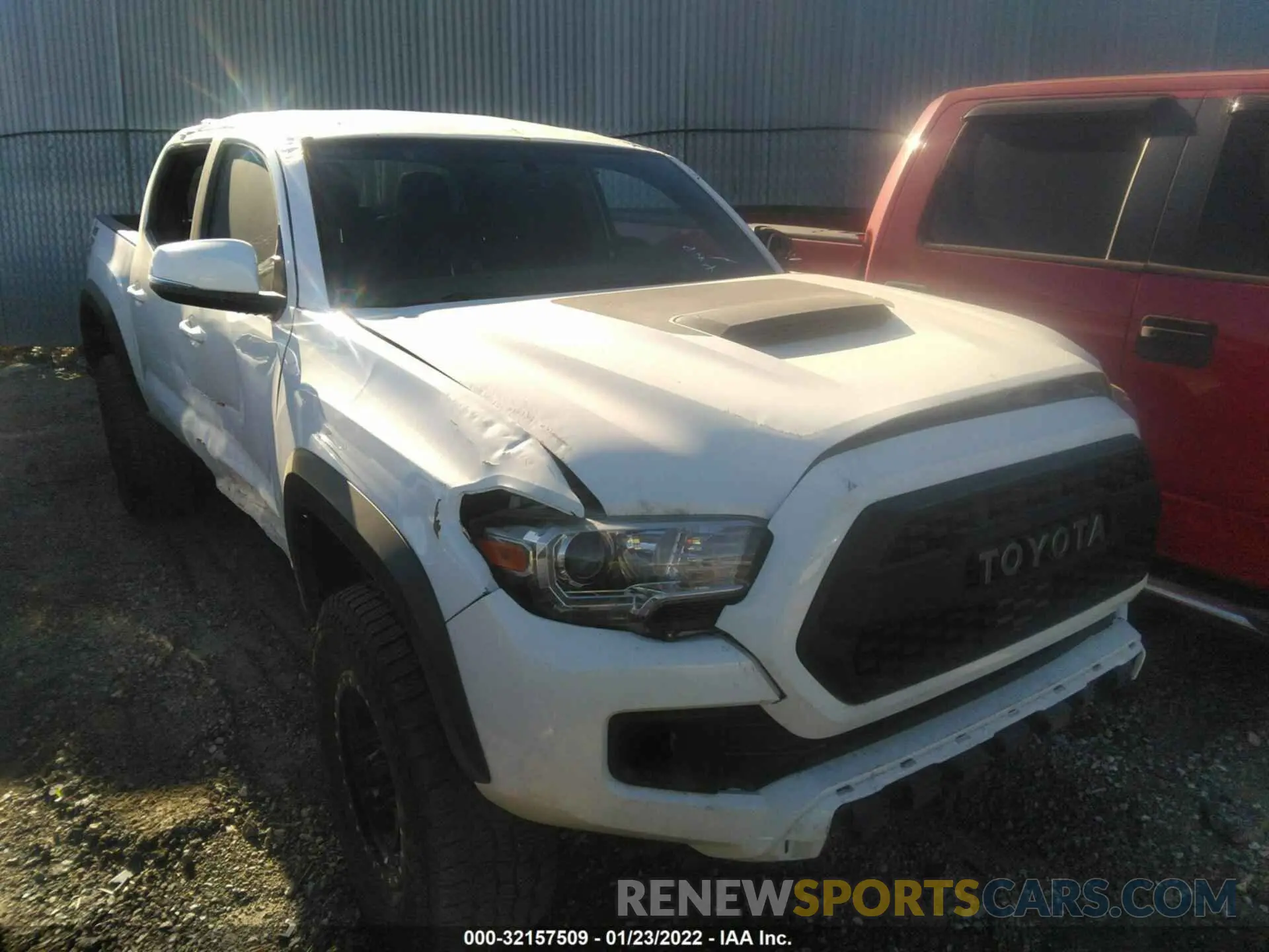 1 Photograph of a damaged car 3TMCZ5AN1KM246615 TOYOTA TACOMA 4WD 2019