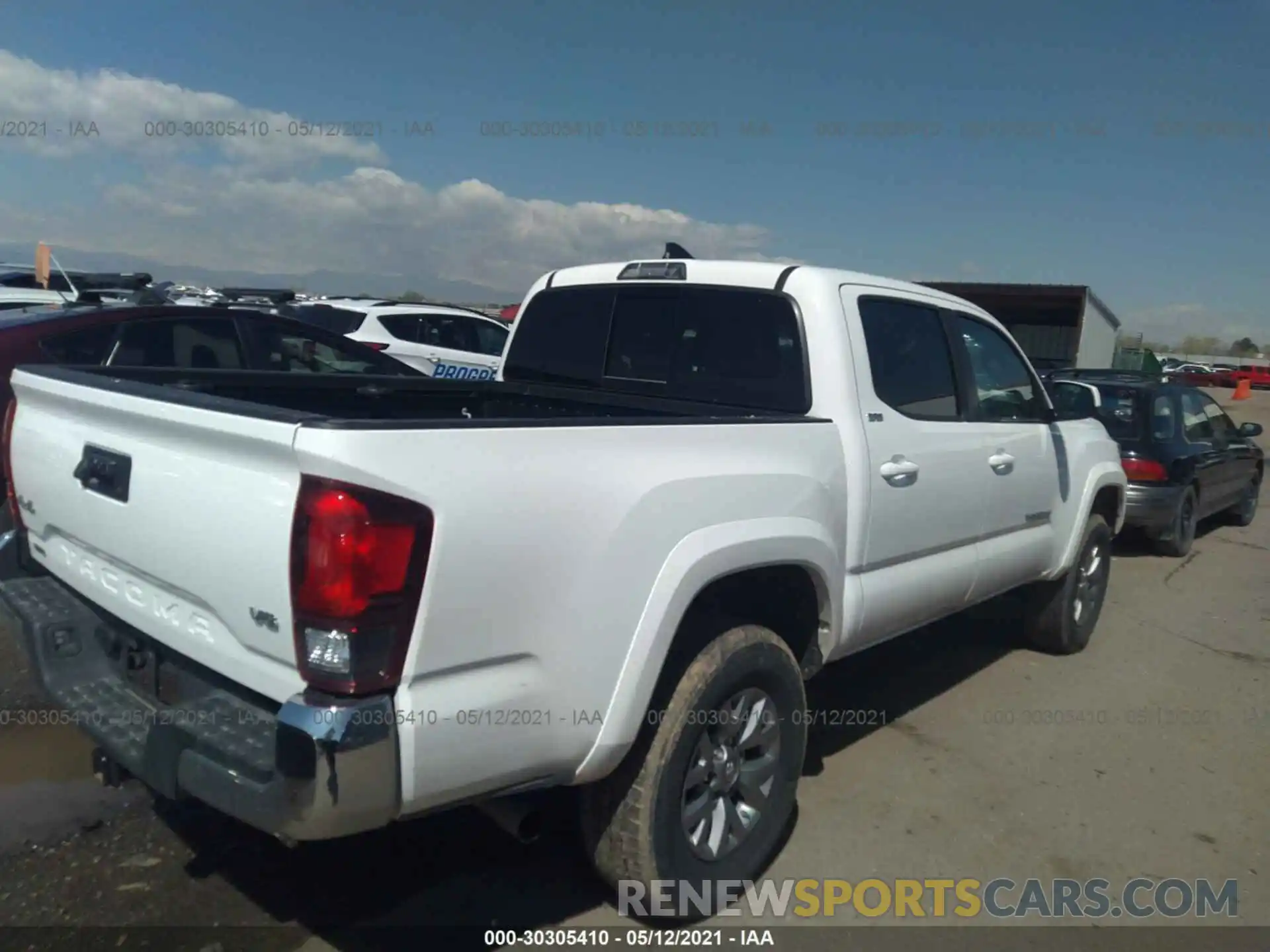 4 Photograph of a damaged car 3TMCZ5AN1KM277525 TOYOTA TACOMA 4WD 2019