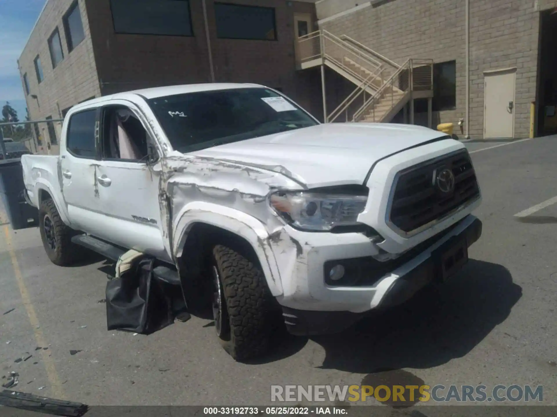 1 Photograph of a damaged car 3TMCZ5AN2KM223117 TOYOTA TACOMA 4WD 2019