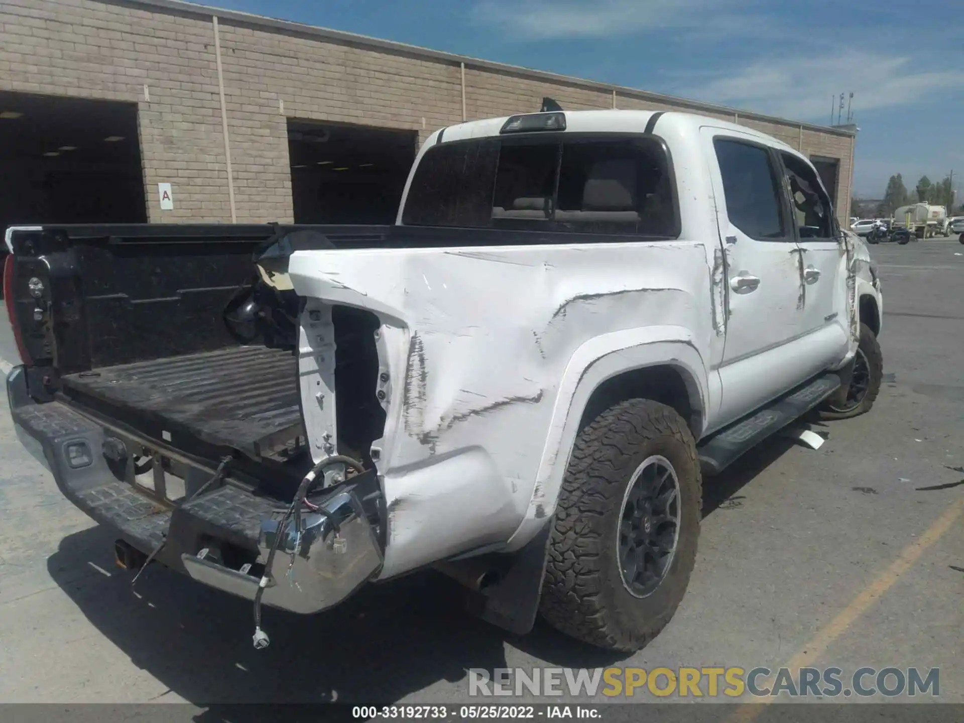 4 Photograph of a damaged car 3TMCZ5AN2KM223117 TOYOTA TACOMA 4WD 2019