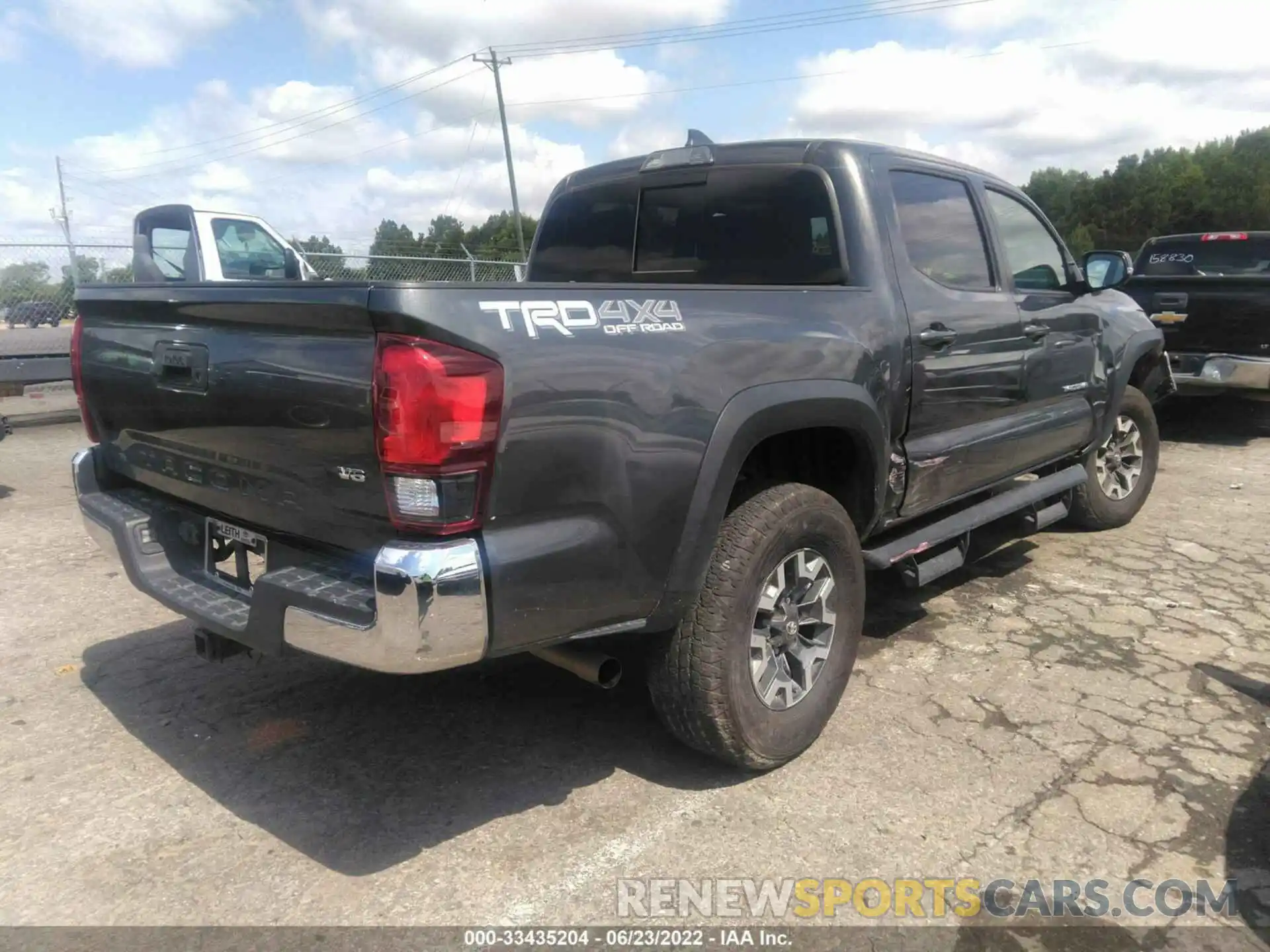 4 Photograph of a damaged car 3TMCZ5AN2KM271698 TOYOTA TACOMA 4WD 2019