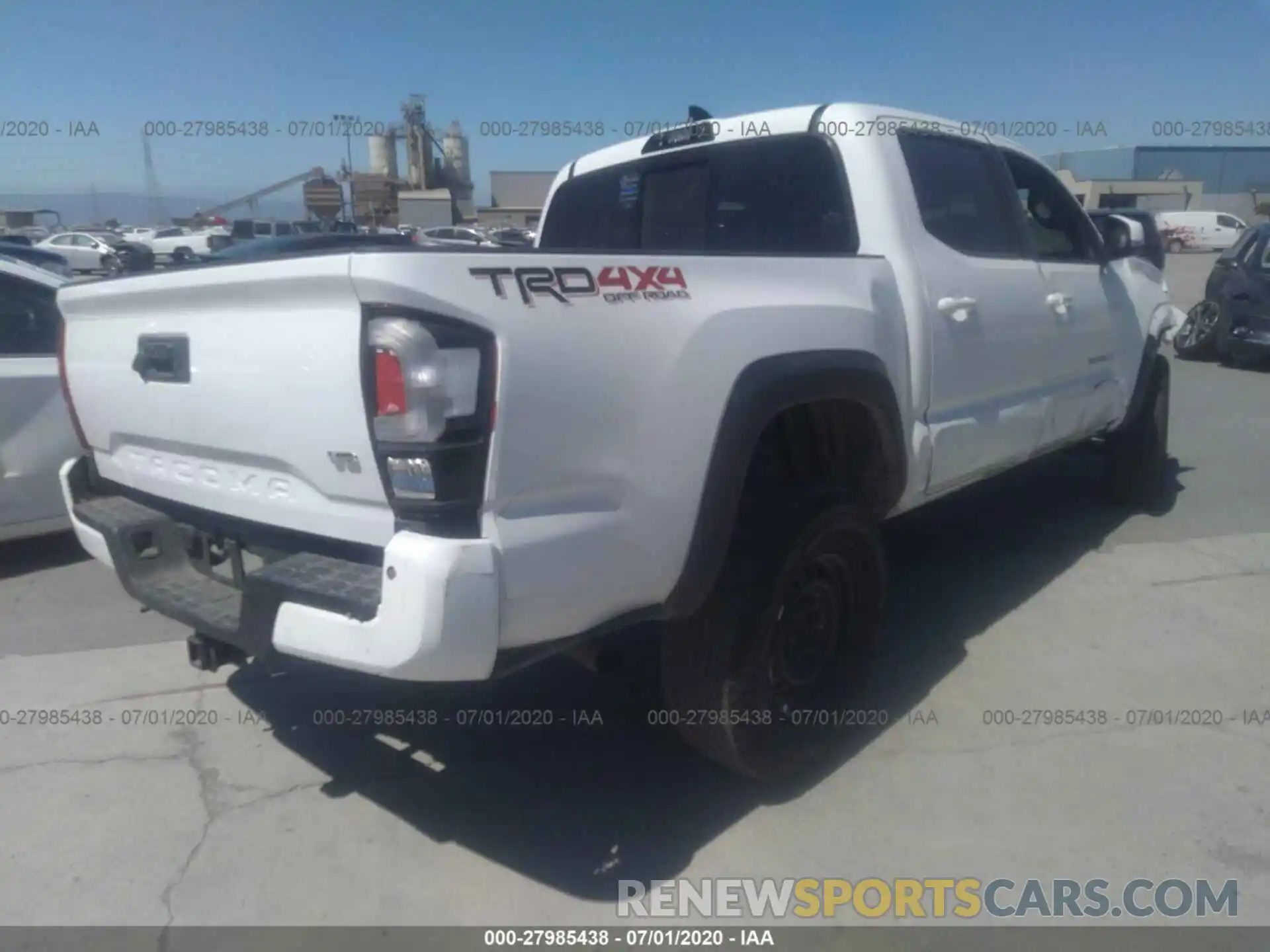 4 Photograph of a damaged car 3TMCZ5AN4KM246138 TOYOTA TACOMA 4WD 2019