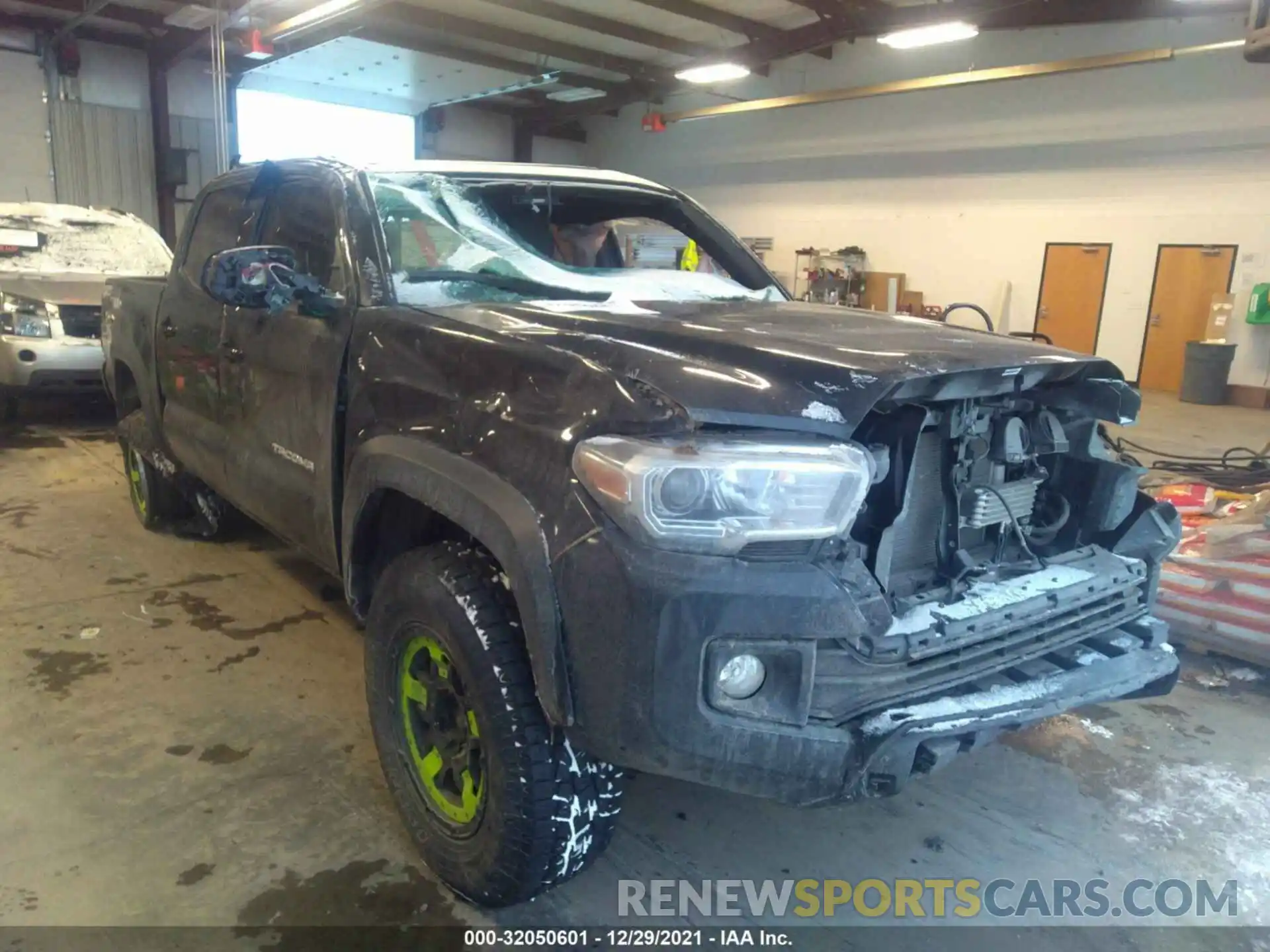 1 Photograph of a damaged car 3TMCZ5AN4KM269547 TOYOTA TACOMA 4WD 2019