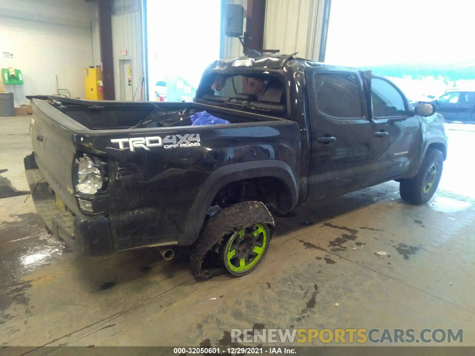 4 Photograph of a damaged car 3TMCZ5AN4KM269547 TOYOTA TACOMA 4WD 2019