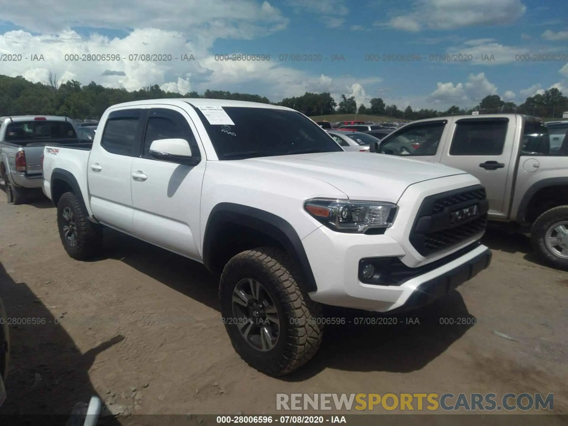 1 Photograph of a damaged car 3TMCZ5AN5KM249081 TOYOTA TACOMA 4WD 2019