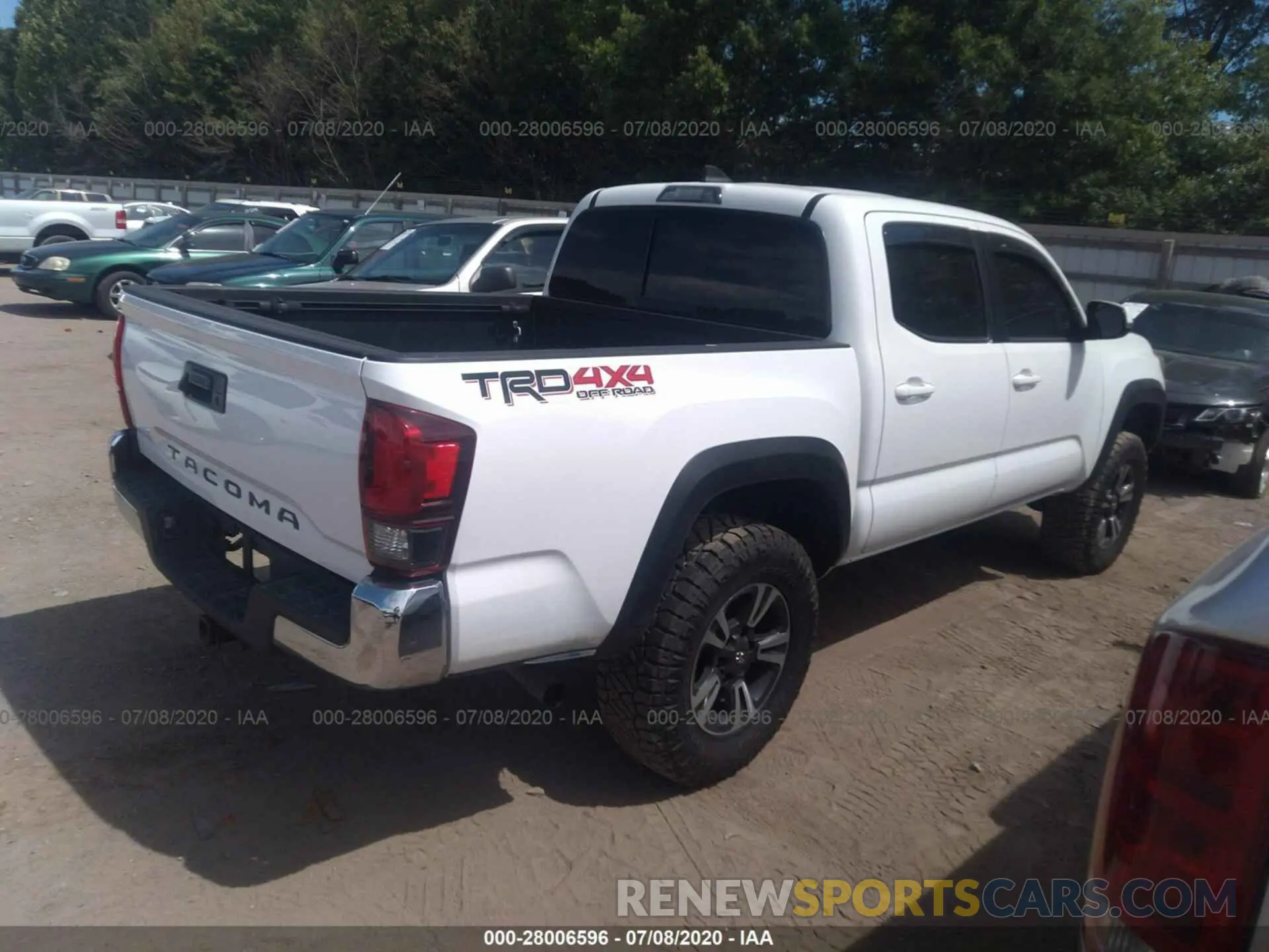 4 Photograph of a damaged car 3TMCZ5AN5KM249081 TOYOTA TACOMA 4WD 2019