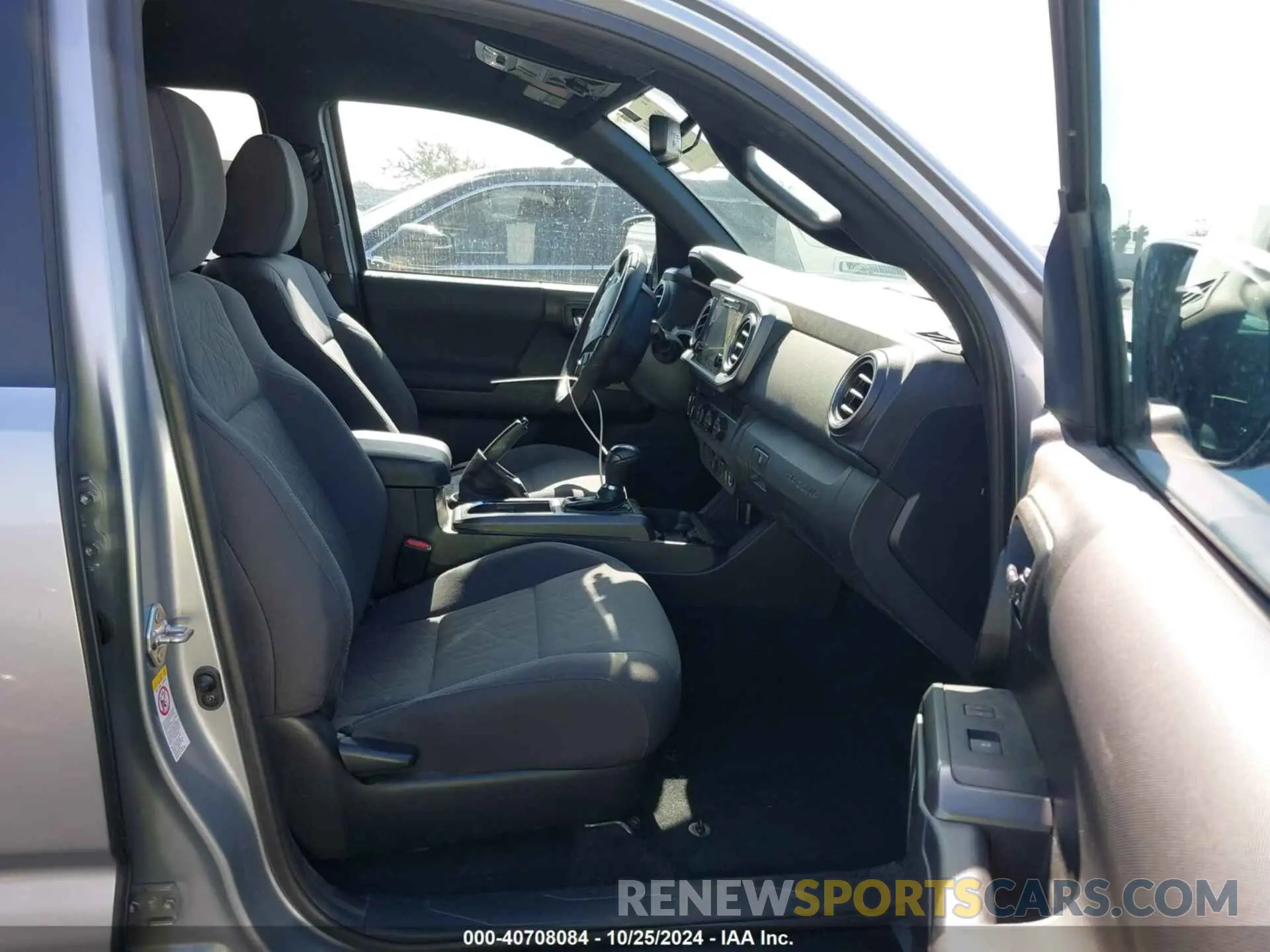 5 Photograph of a damaged car 3TMCZ5AN5KM255303 TOYOTA TACOMA 4WD 2019