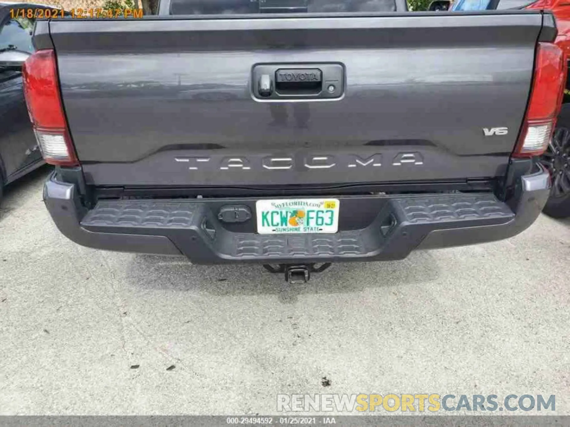17 Photograph of a damaged car 3TMCZ5AN6KM224299 TOYOTA TACOMA 4WD 2019