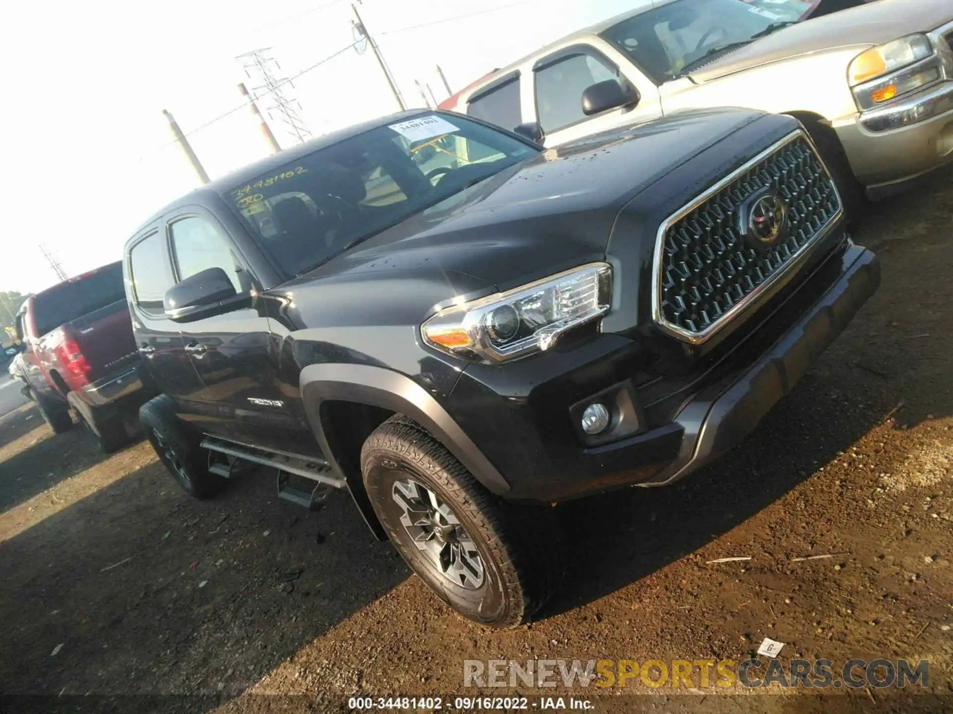 1 Photograph of a damaged car 3TMCZ5AN7KM238521 TOYOTA TACOMA 4WD 2019