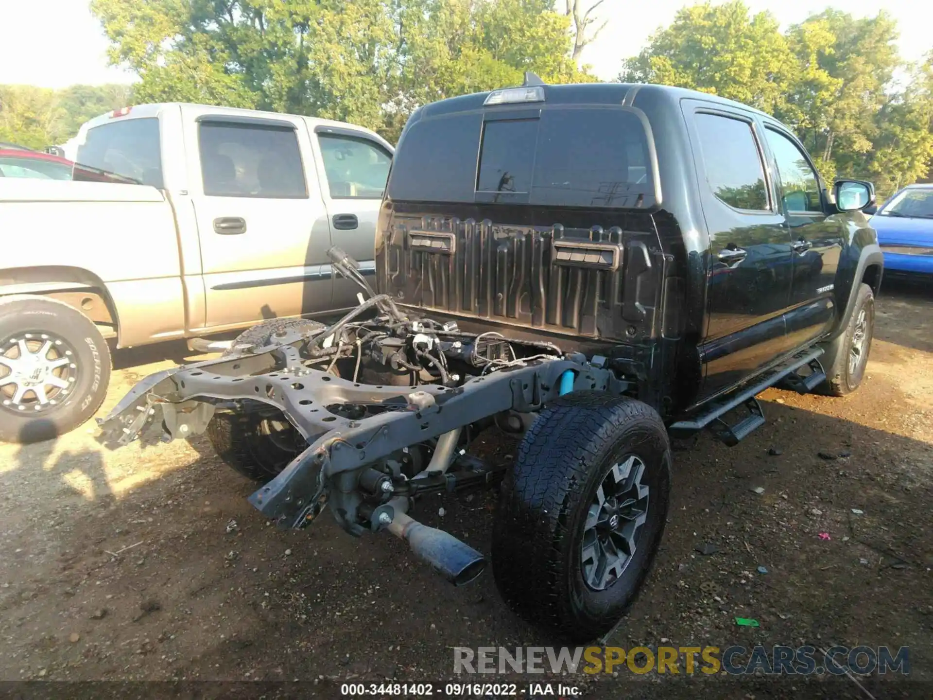 4 Photograph of a damaged car 3TMCZ5AN7KM238521 TOYOTA TACOMA 4WD 2019