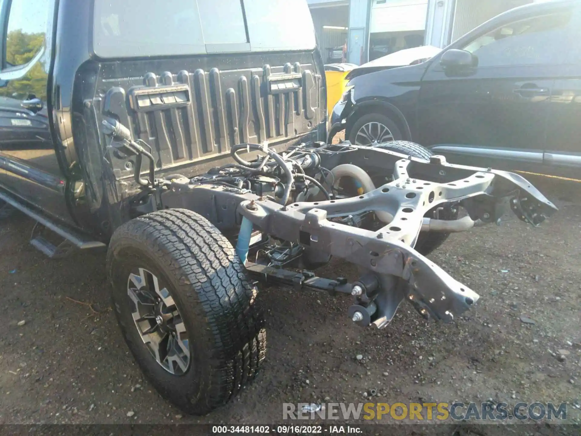 6 Photograph of a damaged car 3TMCZ5AN7KM238521 TOYOTA TACOMA 4WD 2019