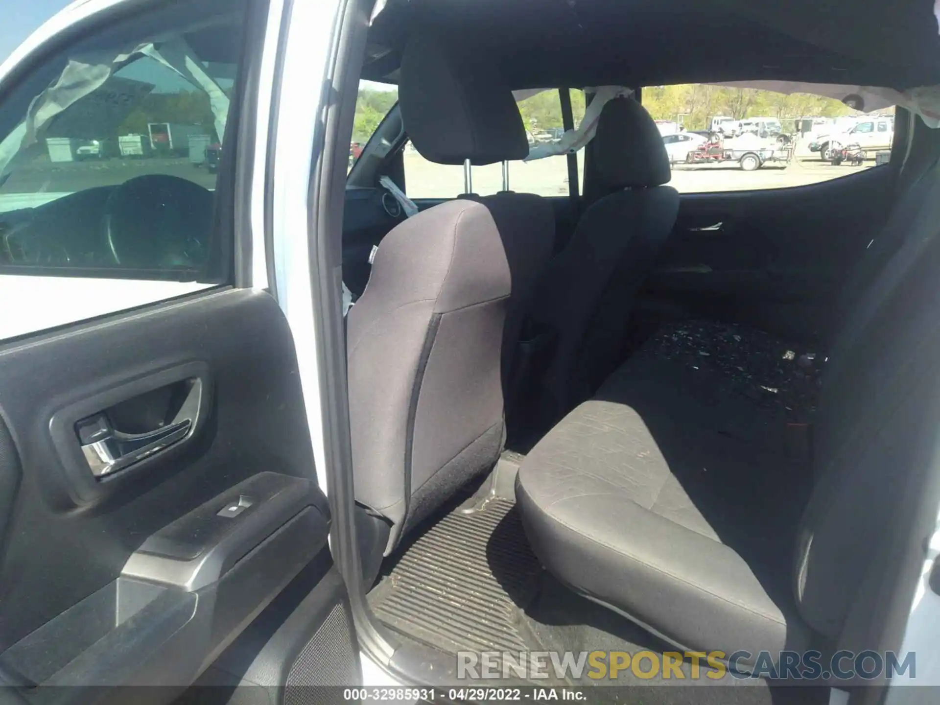 8 Photograph of a damaged car 3TMCZ5AN7KM247221 TOYOTA TACOMA 4WD 2019