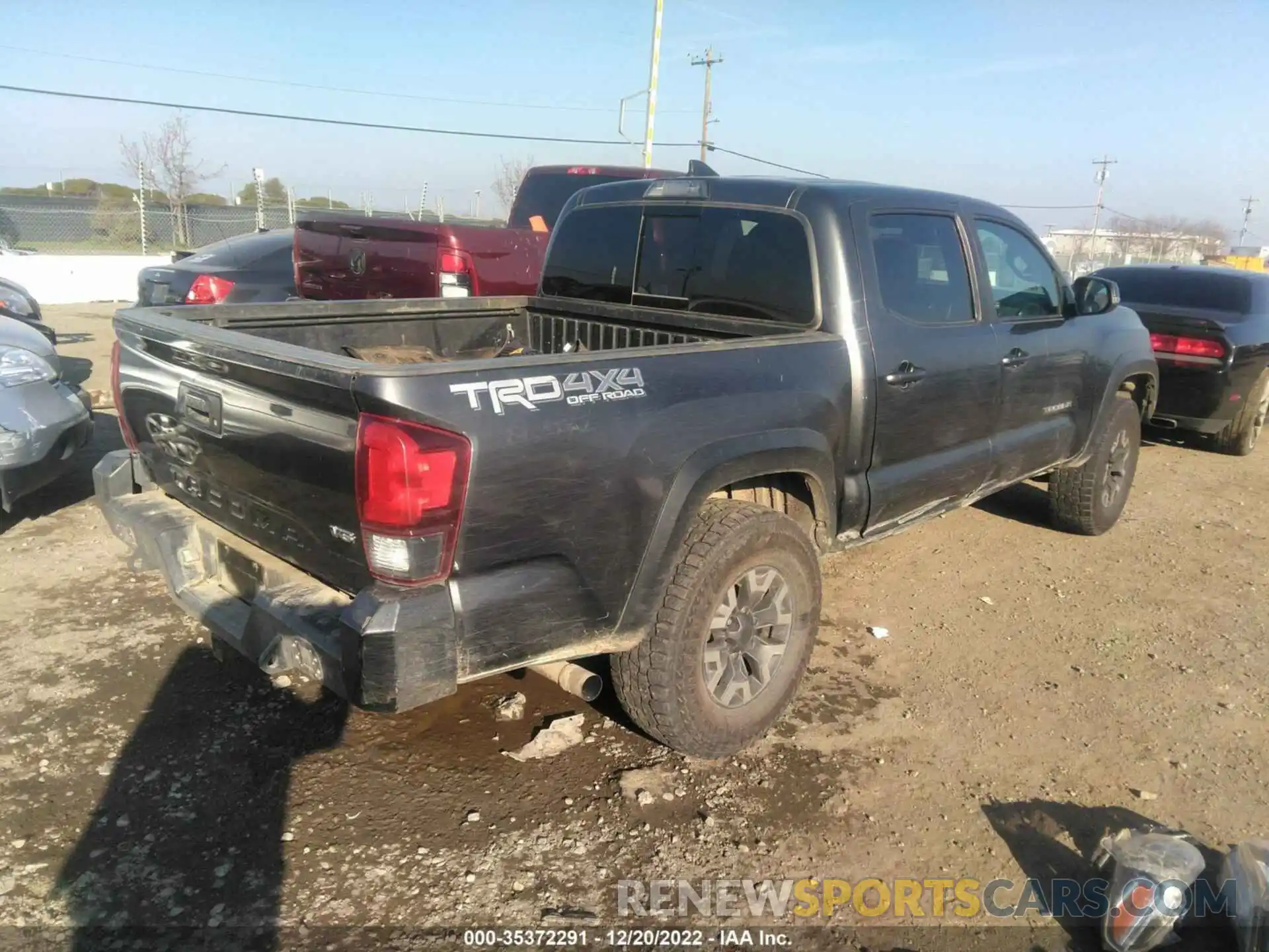 4 Photograph of a damaged car 3TMCZ5AN8KM216575 TOYOTA TACOMA 4WD 2019