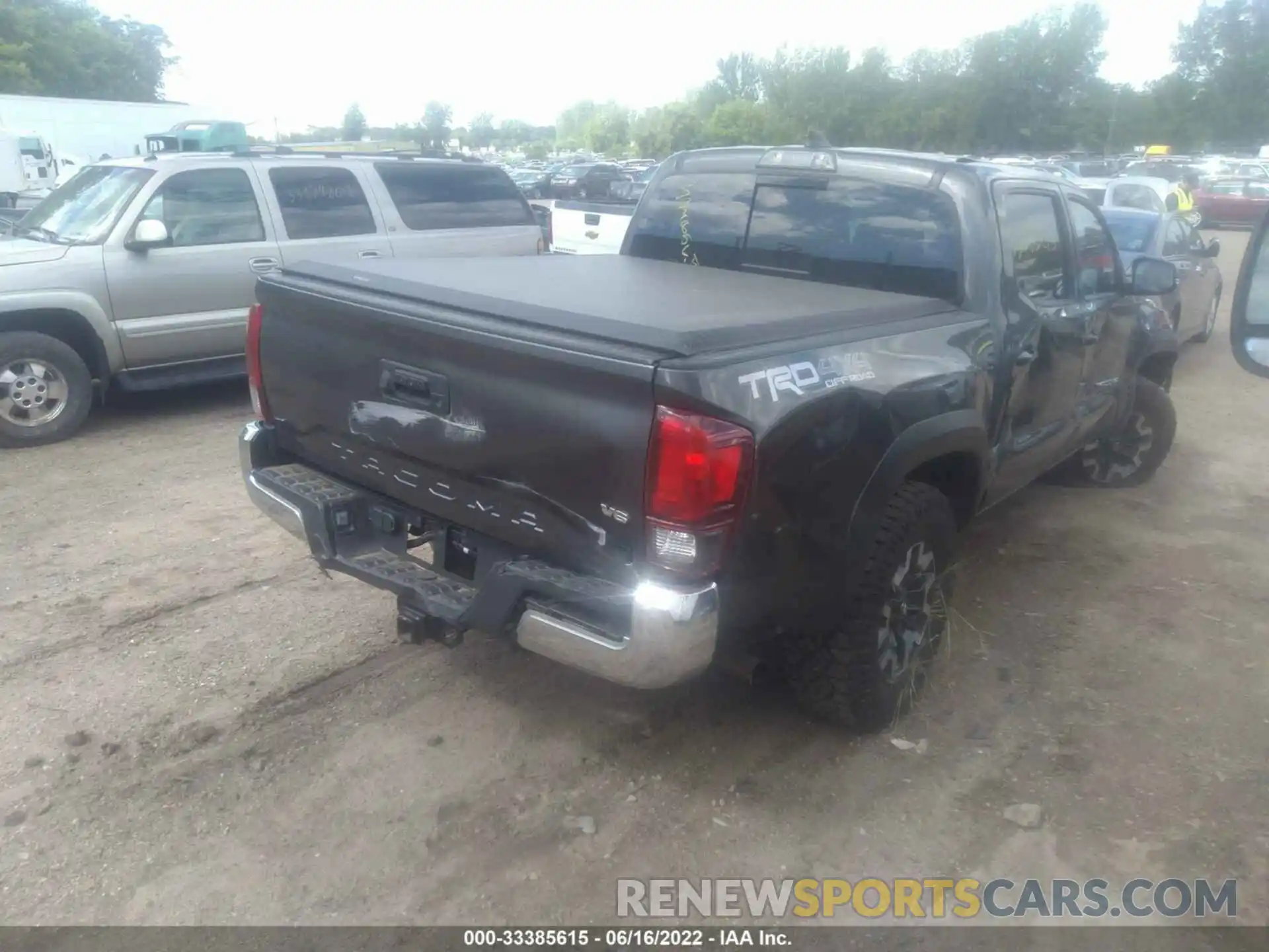 4 Photograph of a damaged car 3TMCZ5AN9KM257507 TOYOTA TACOMA 4WD 2019