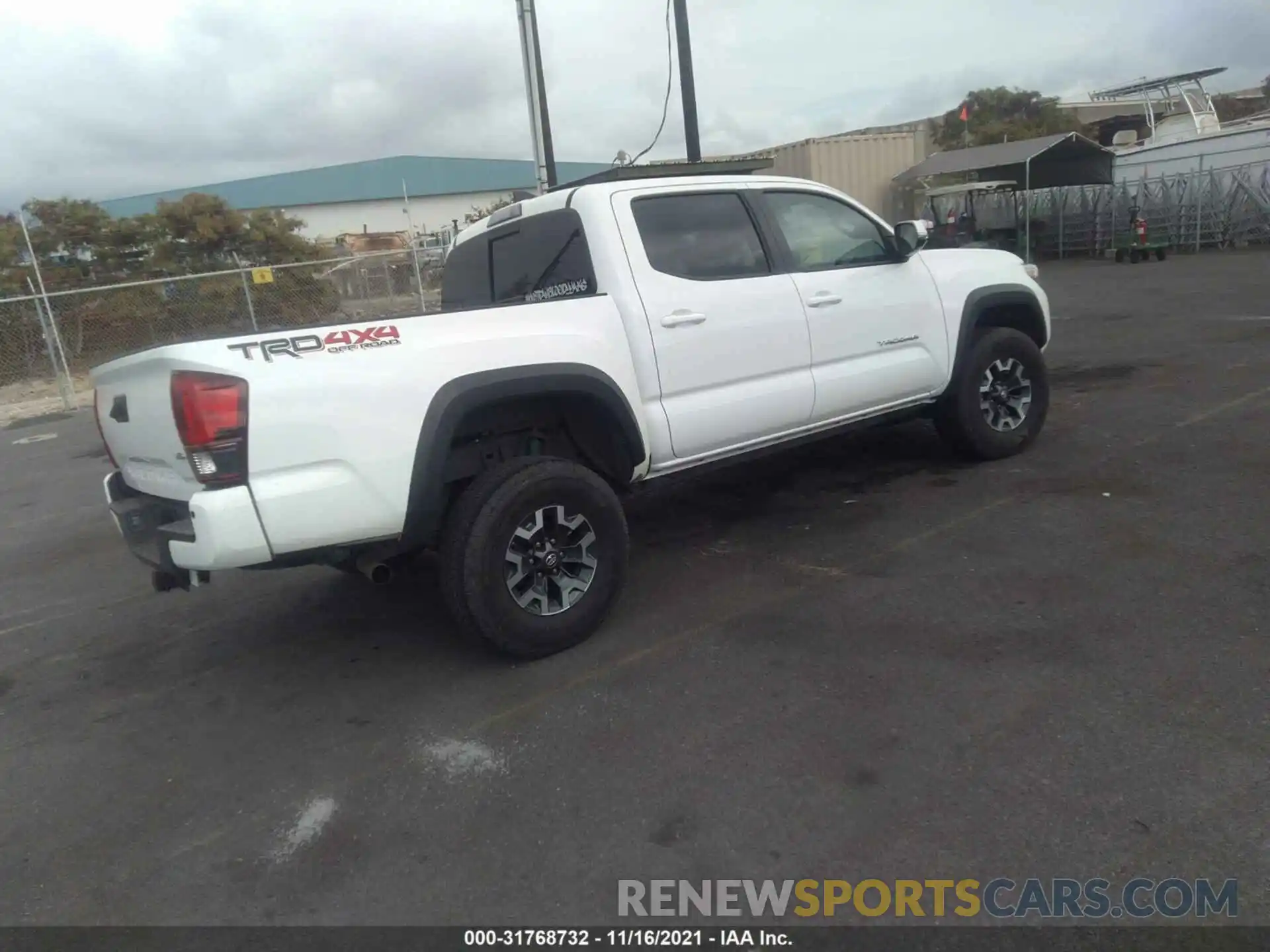 4 Photograph of a damaged car 3TMCZ5ANXKM211832 TOYOTA TACOMA 4WD 2019