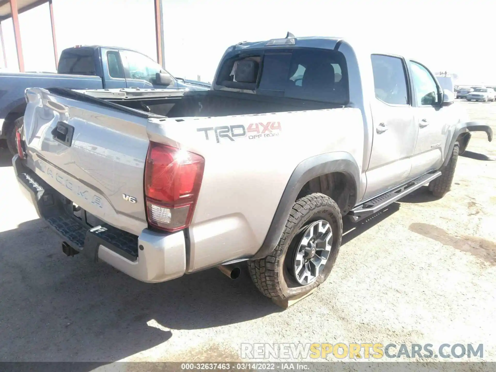 4 Photograph of a damaged car 3TMCZ5ANXKM221678 TOYOTA TACOMA 4WD 2019