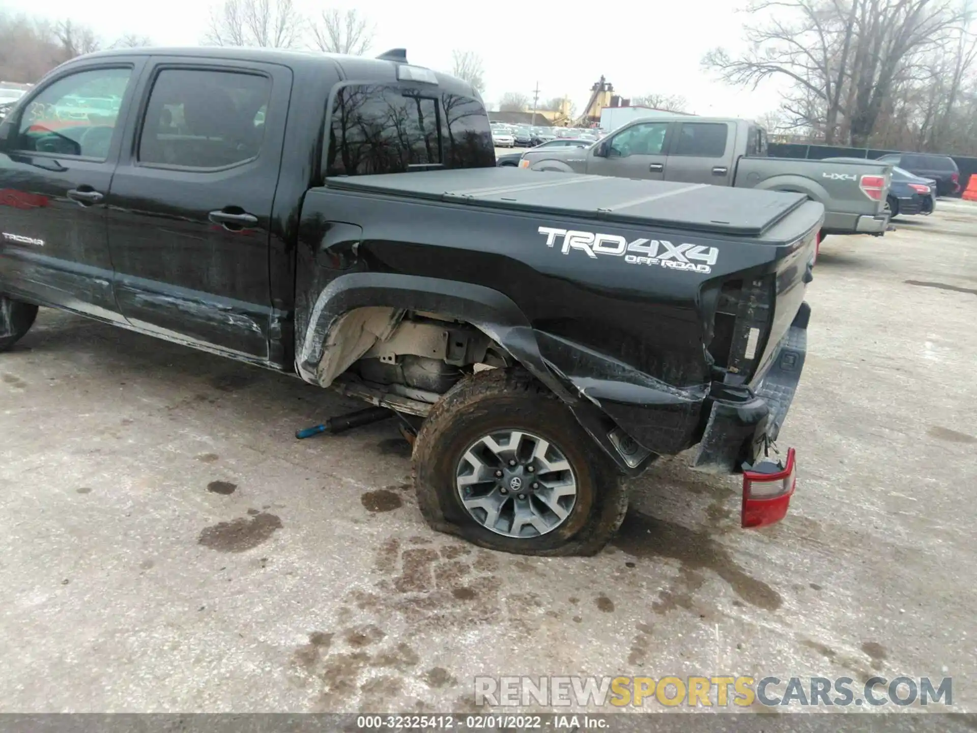 6 Photograph of a damaged car 5TFCZ5AN0KX172078 TOYOTA TACOMA 4WD 2019