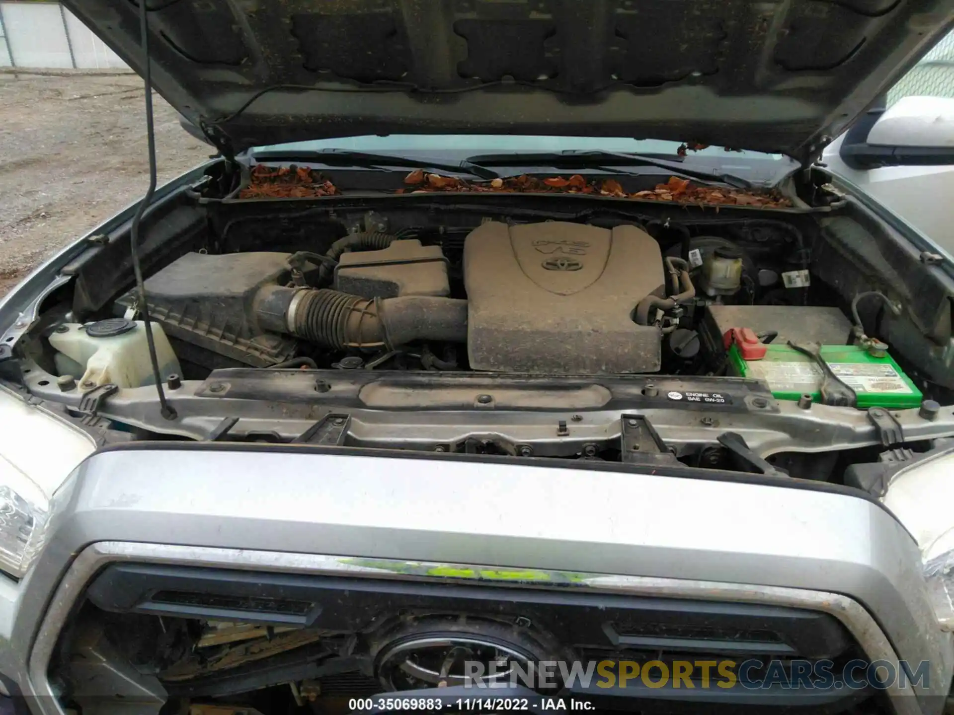 10 Photograph of a damaged car 5TFCZ5AN2KX171806 TOYOTA TACOMA 4WD 2019