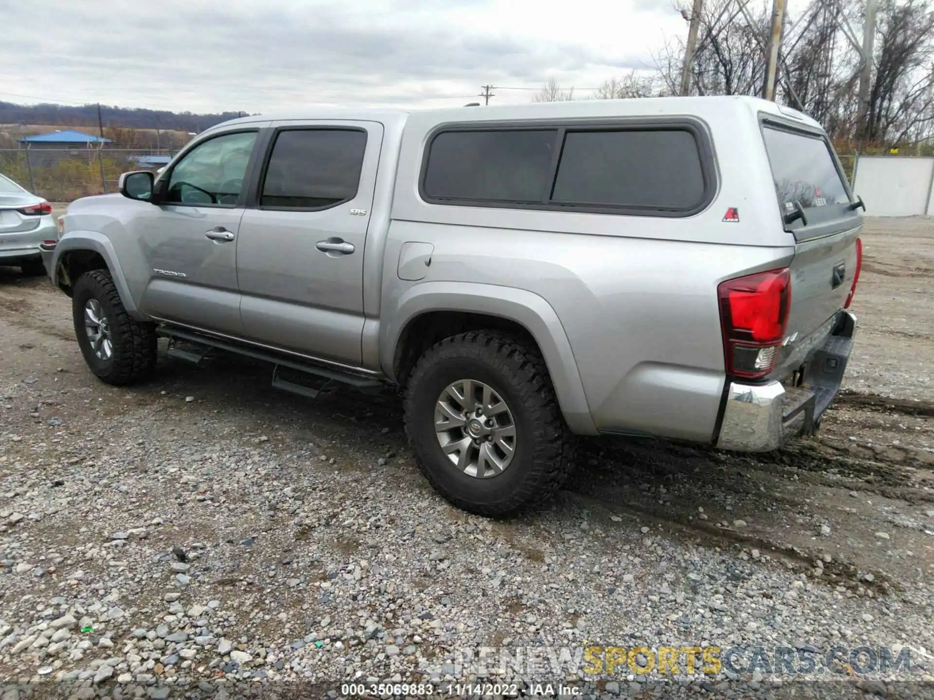 3 Photograph of a damaged car 5TFCZ5AN2KX171806 TOYOTA TACOMA 4WD 2019