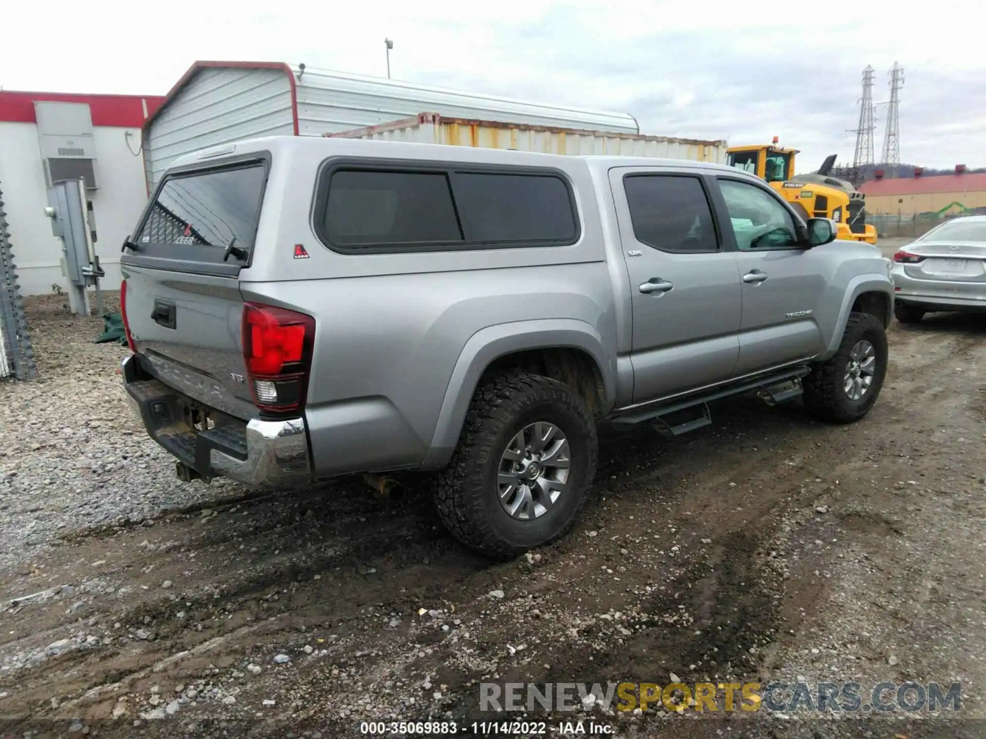 4 Photograph of a damaged car 5TFCZ5AN2KX171806 TOYOTA TACOMA 4WD 2019